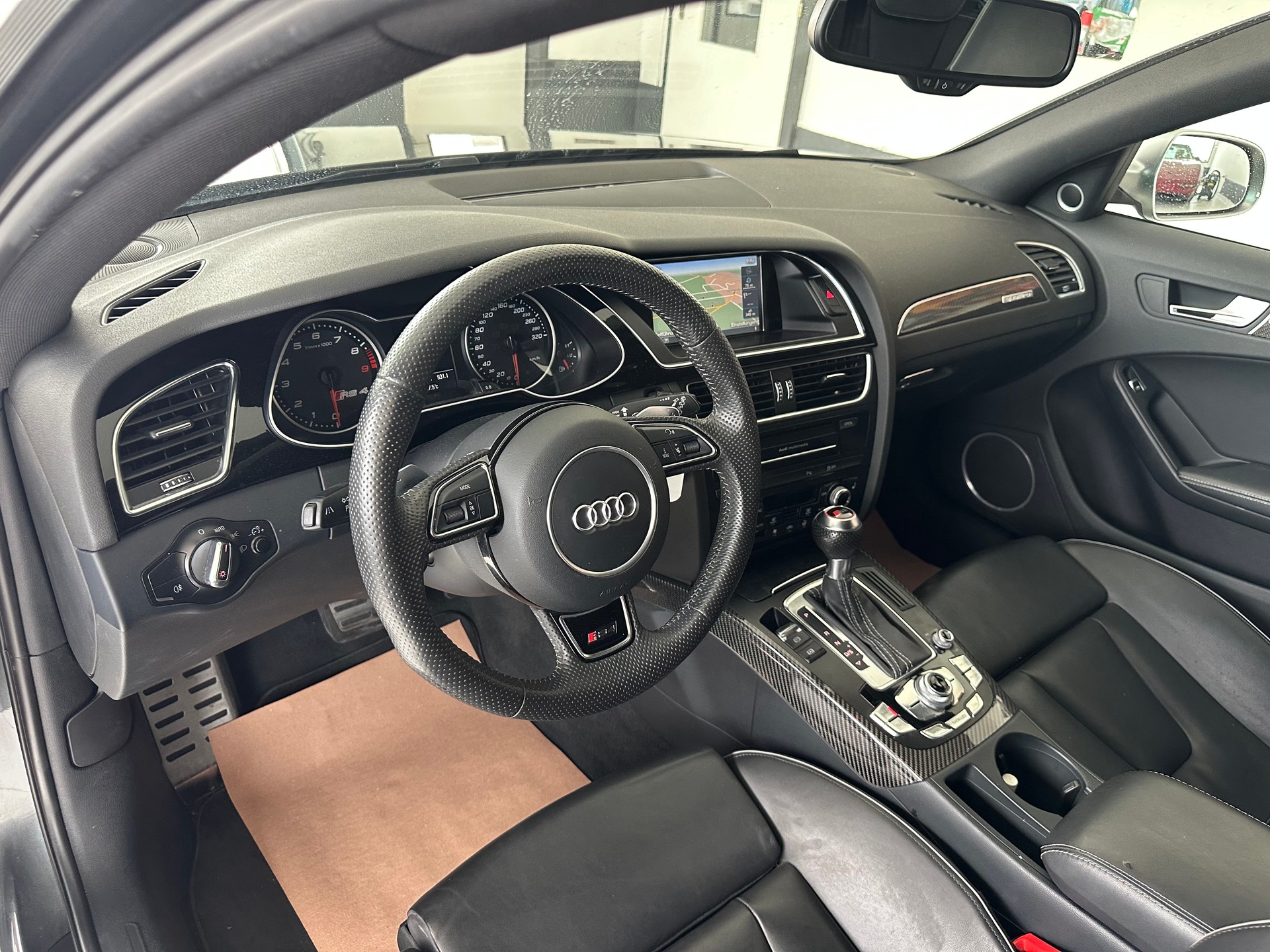 AUDI RS4 Avant 4.2 FSI V8 quattro S-tronic-image-7