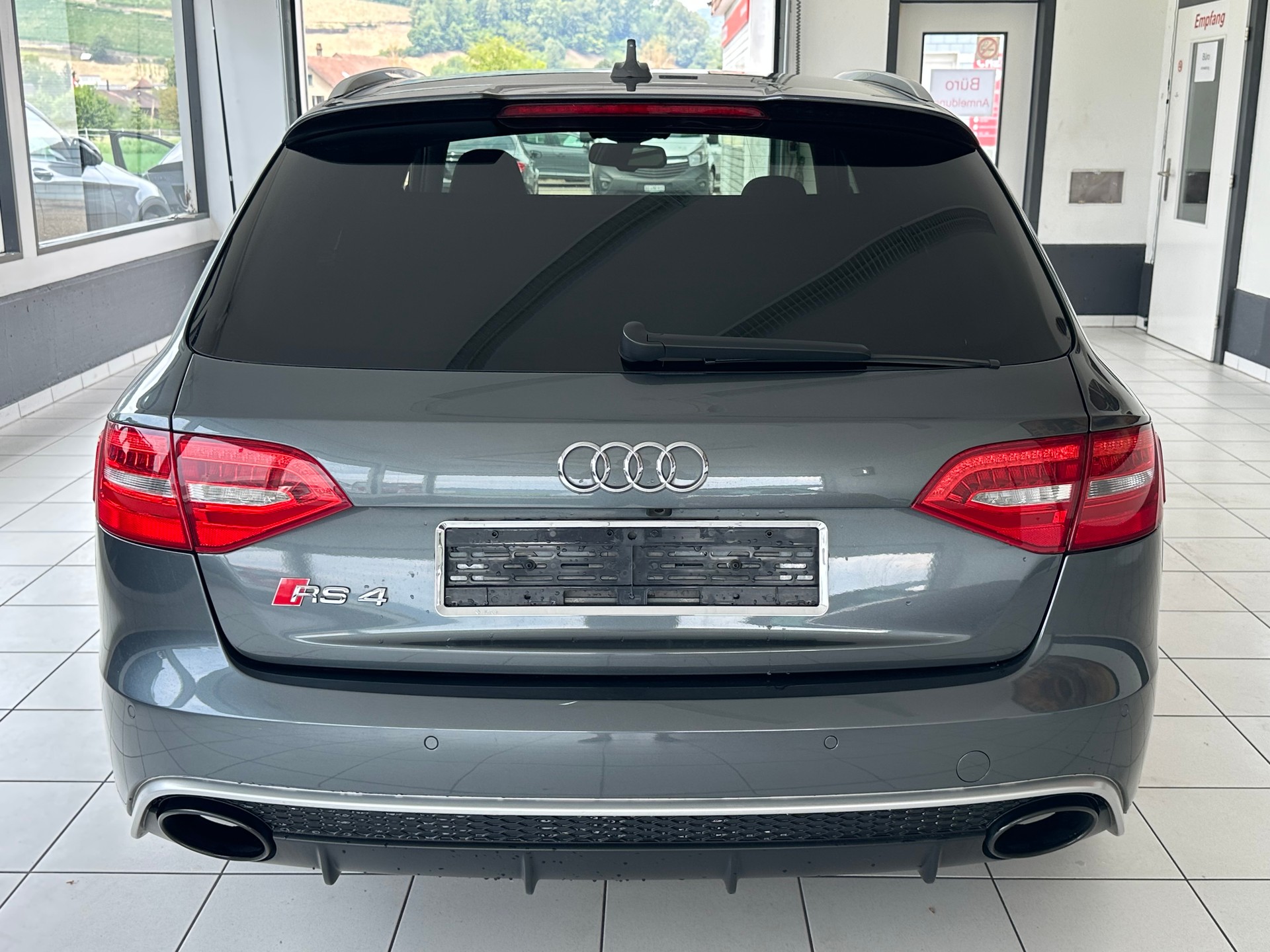 AUDI RS4 Avant 4.2 FSI V8 quattro S-tronic-image-4