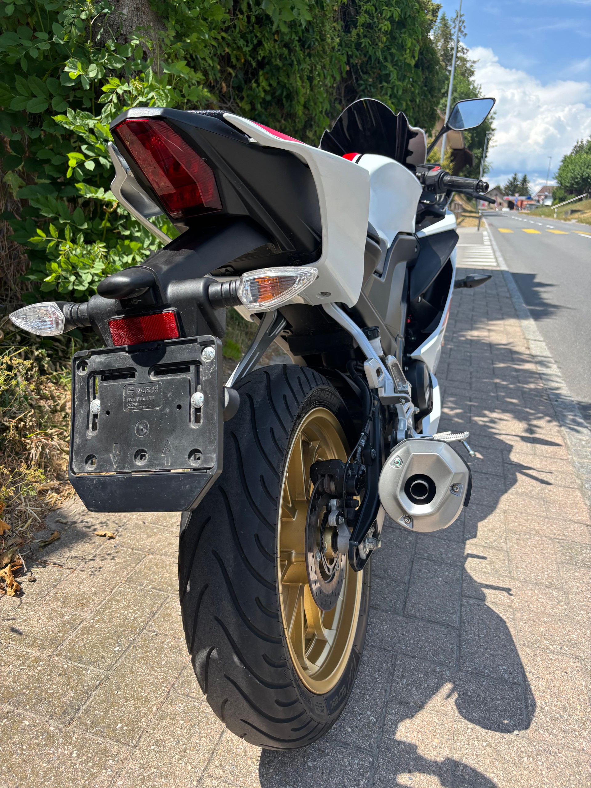 YAMAHA YZF-R 125 World GP 60th-image-8