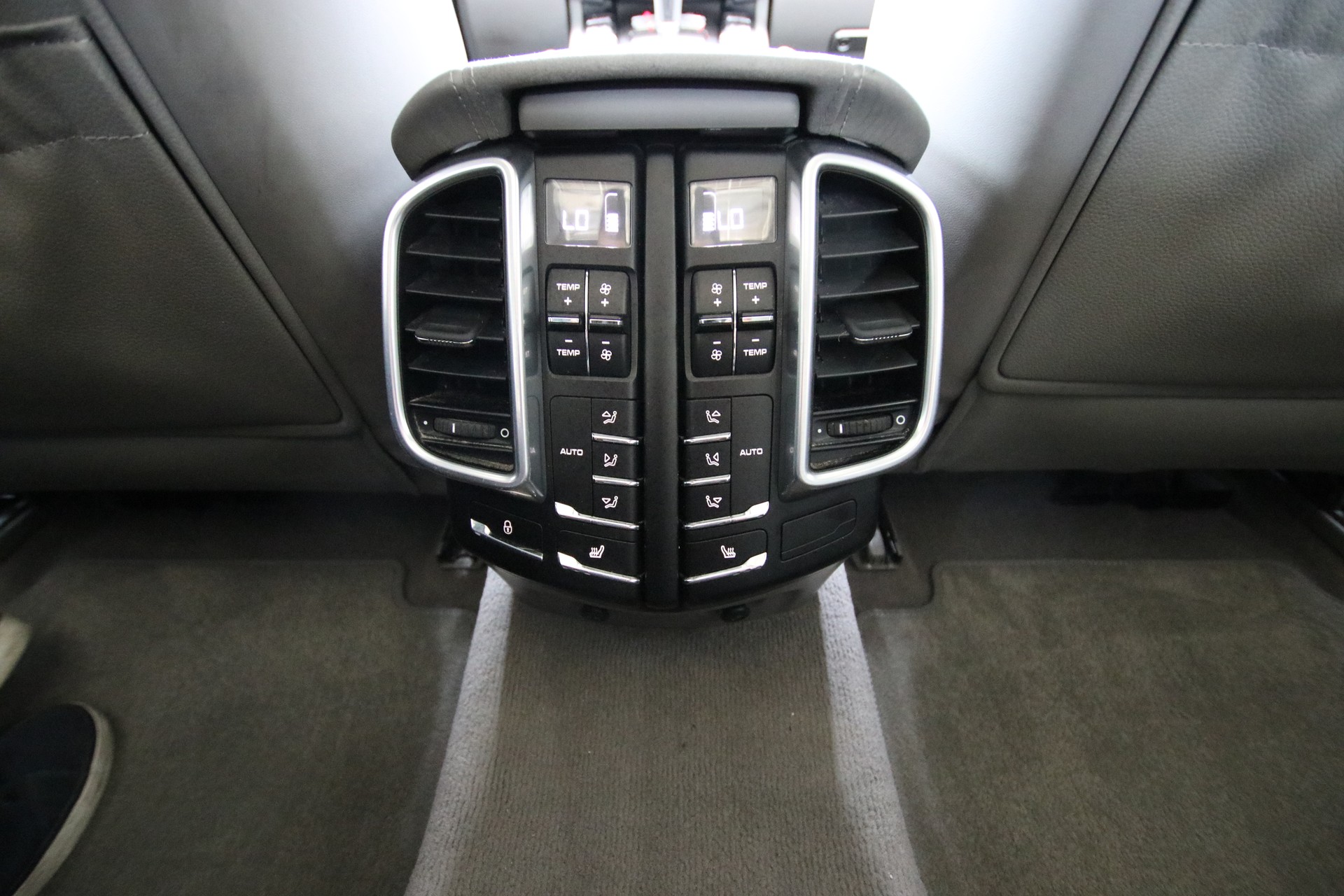 PORSCHE Cayenne GTS-image-22