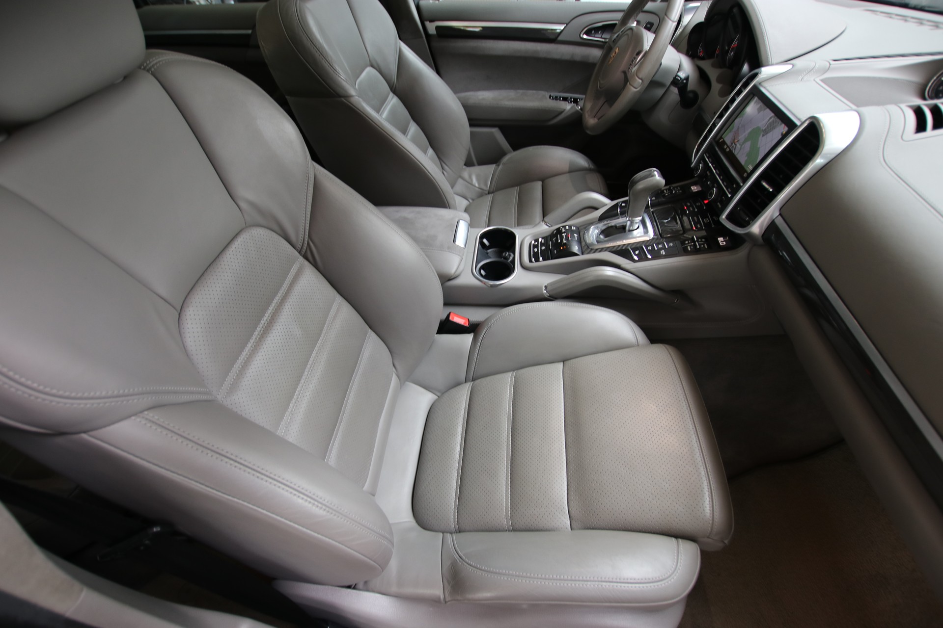 PORSCHE Cayenne GTS-image-12