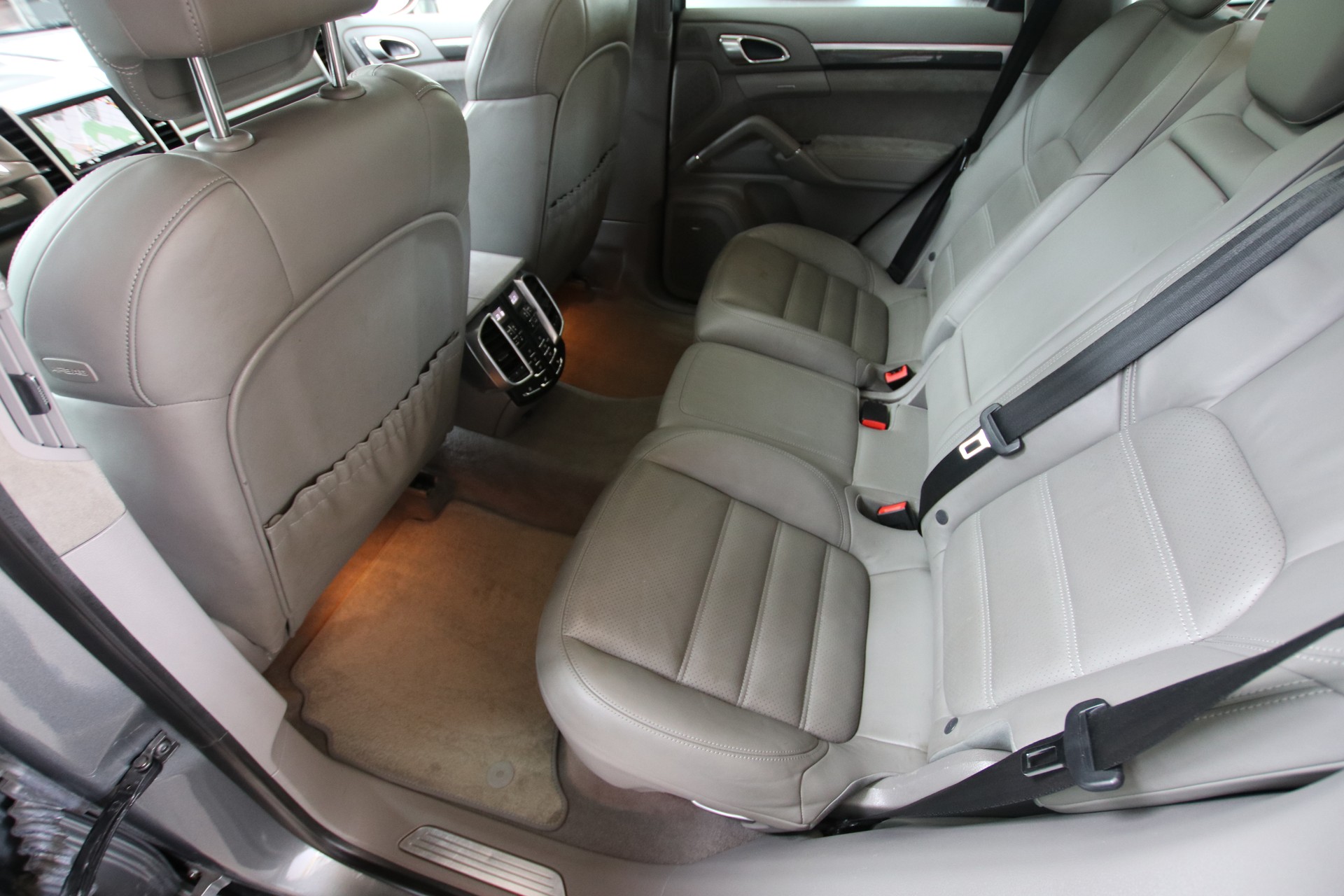 PORSCHE Cayenne GTS-image-13