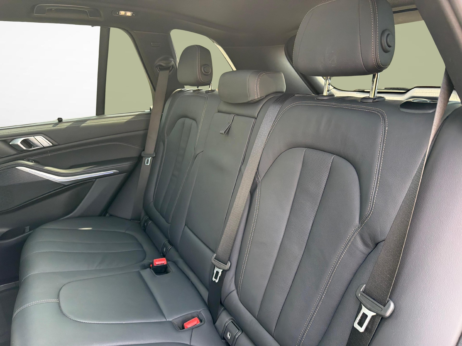 BMW X5 M50i xDrive-image-19