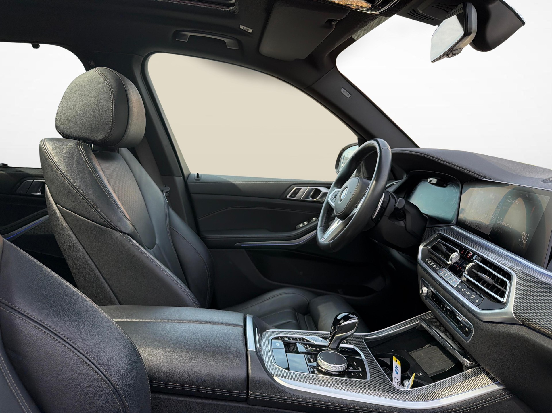 BMW X5 M50i xDrive-image-18