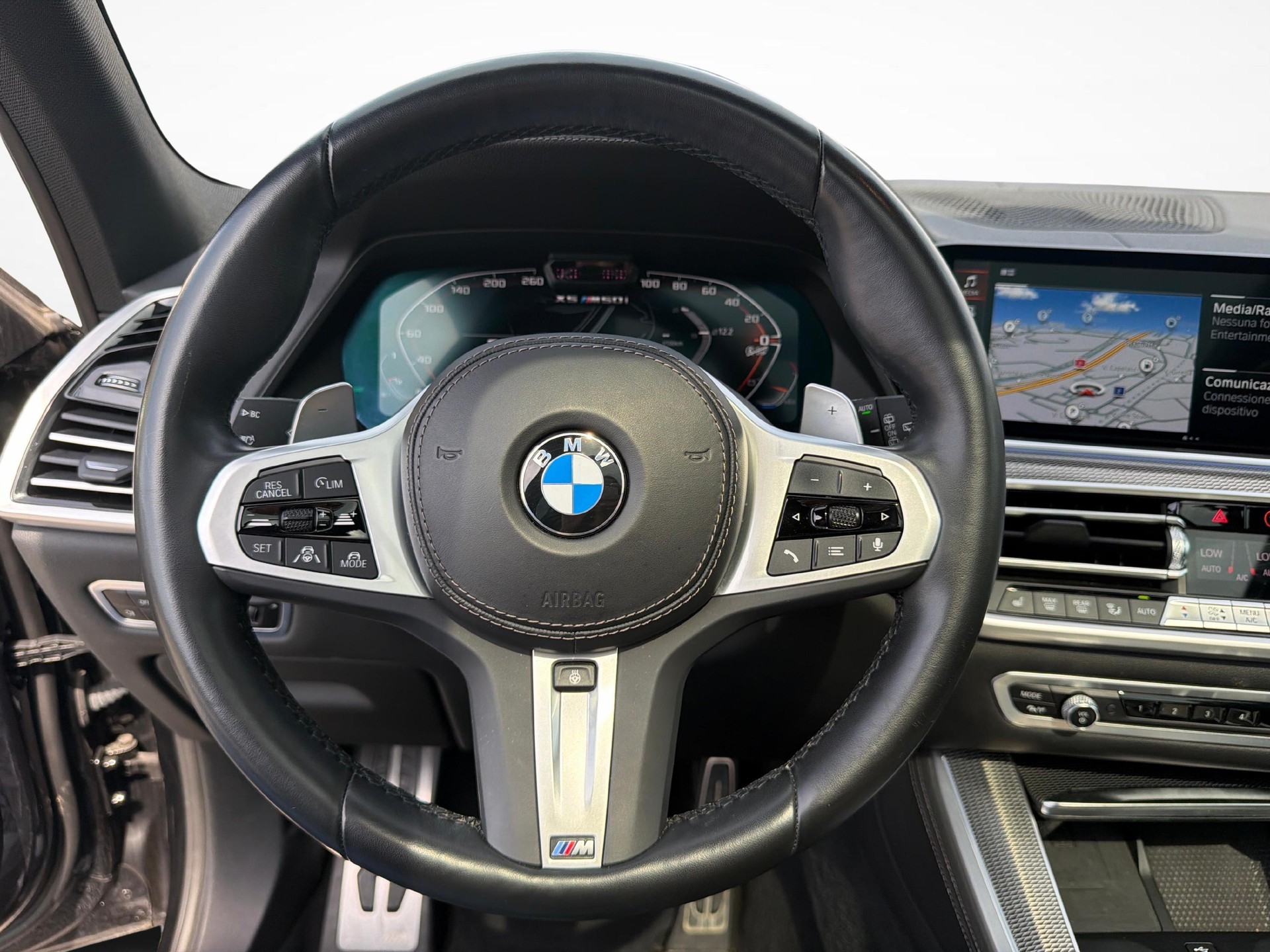 BMW X5 M50i xDrive-image-14