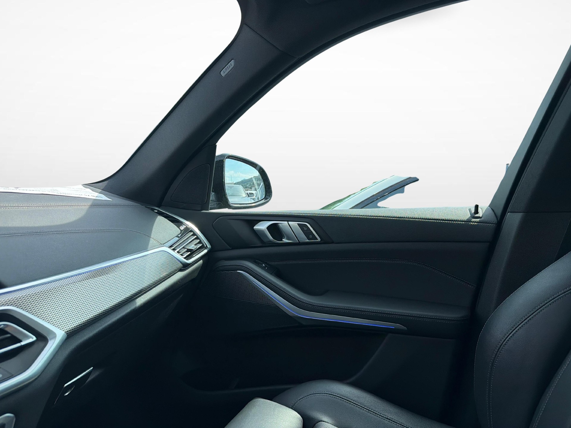 BMW X5 M50i xDrive-image-17