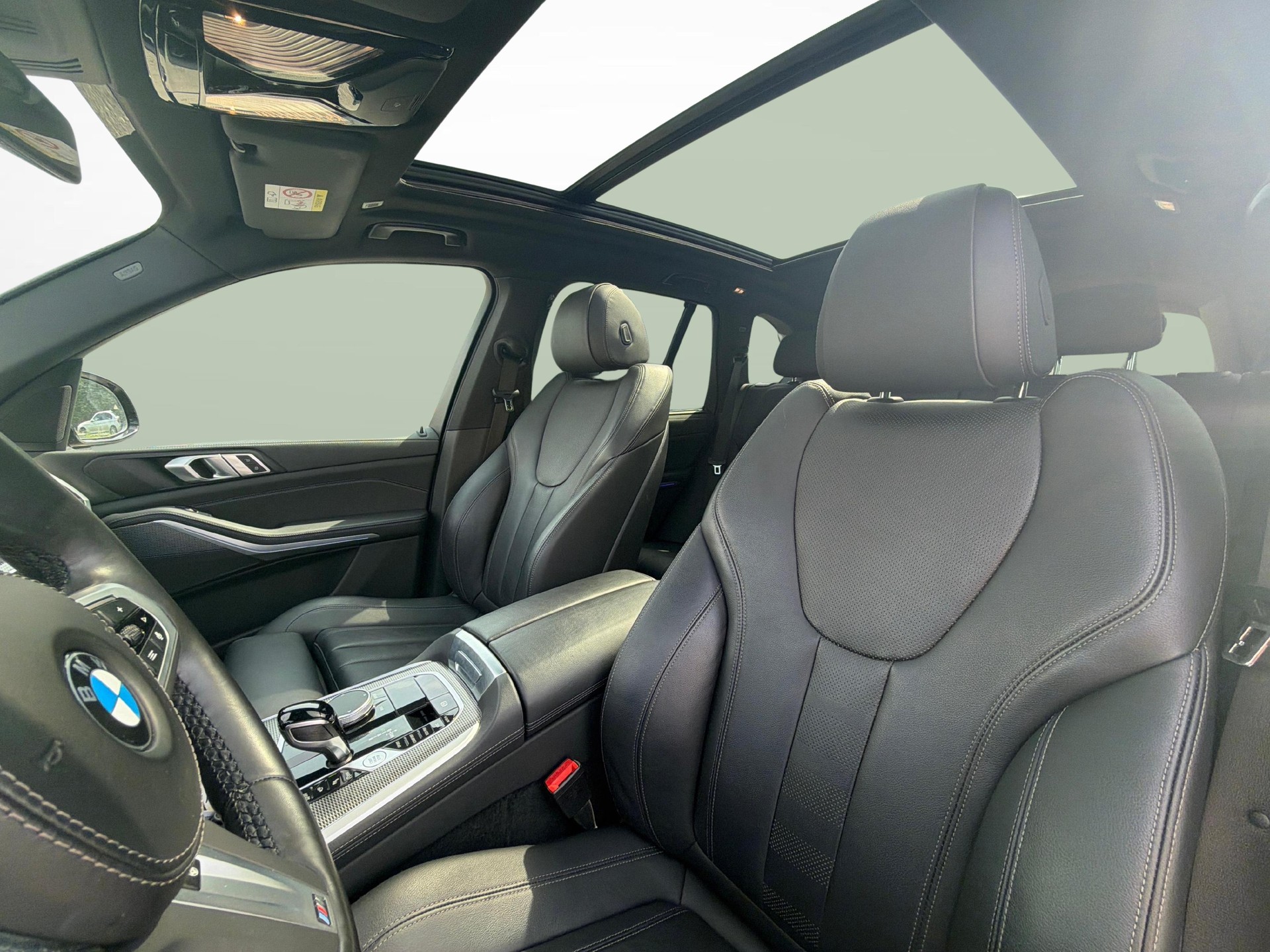 BMW X5 M50i xDrive-image-12
