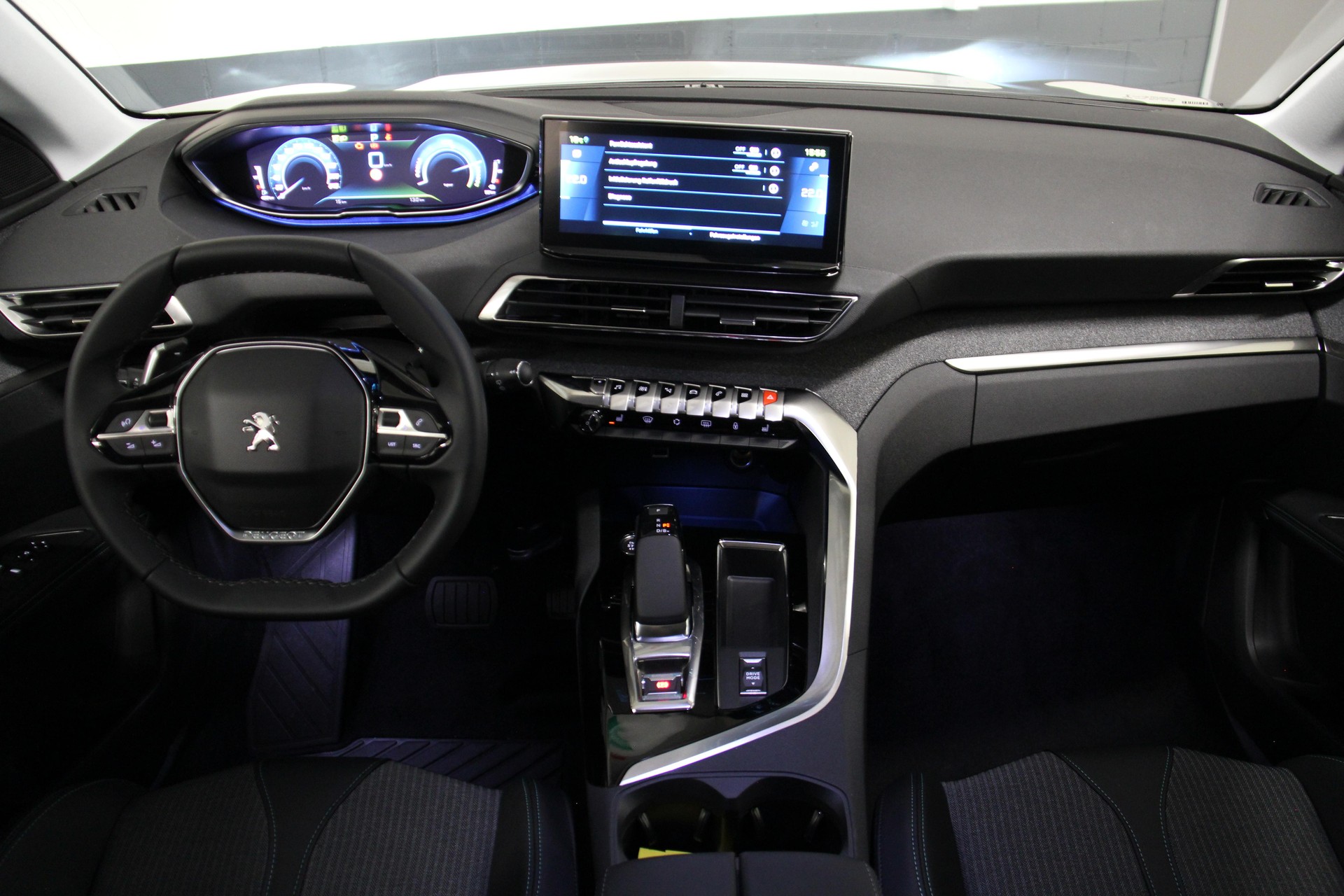 PEUGEOT 3008 1.6 Plug-in Hybrid Allure Pack-image-23