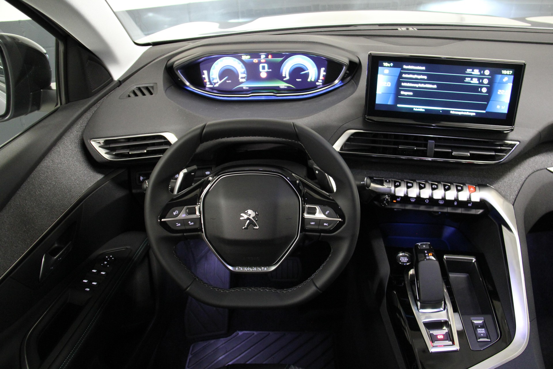 PEUGEOT 3008 1.6 Plug-in Hybrid Allure Pack-image-24