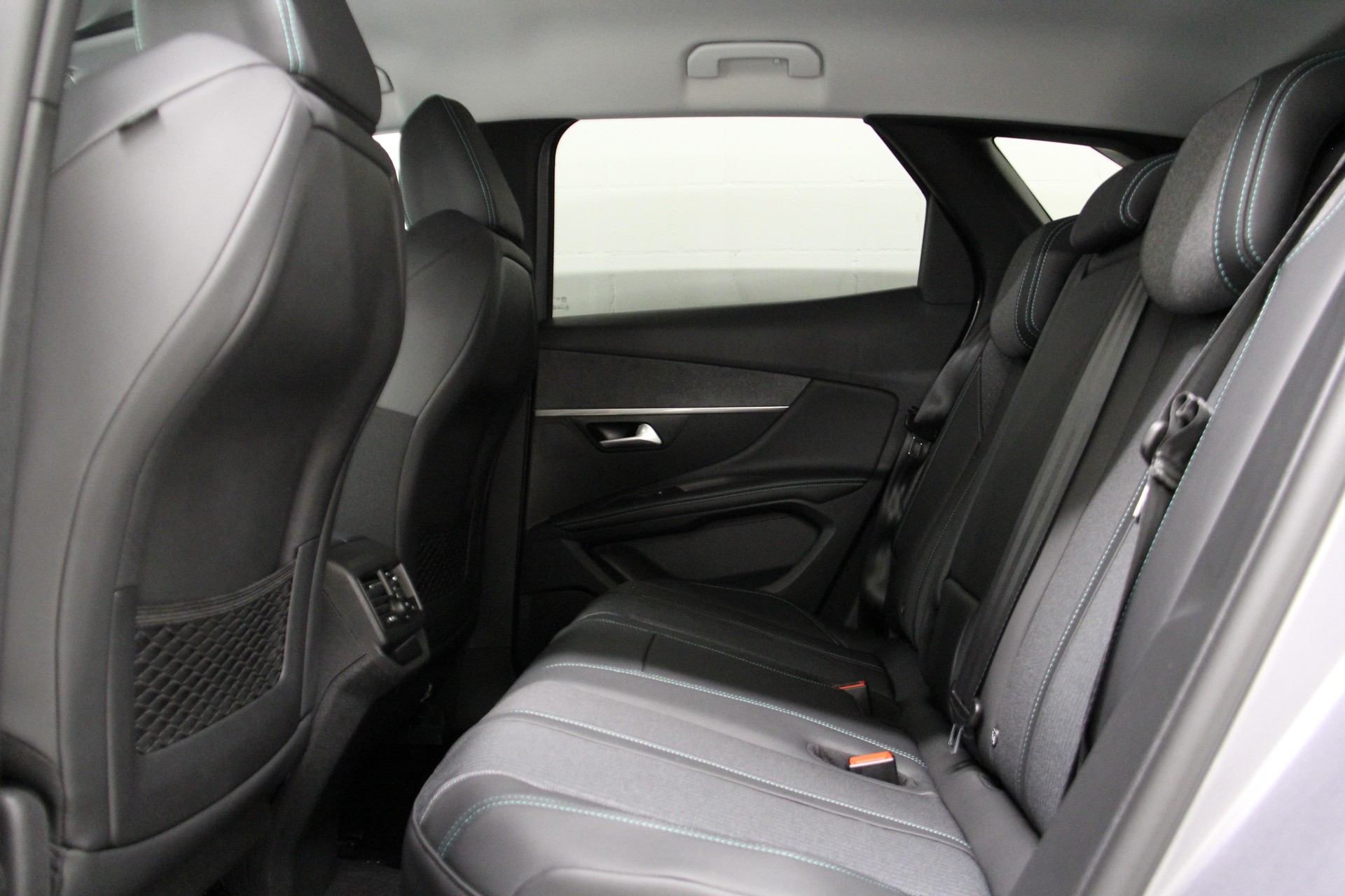 PEUGEOT 3008 1.6 Plug-in Hybrid Allure Pack-image-27