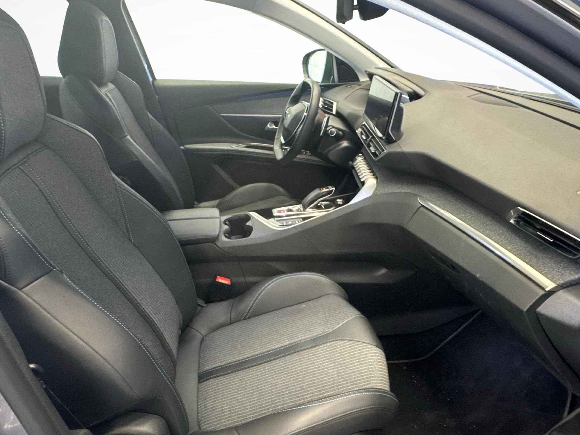PEUGEOT 3008 1.6 Plug-in Hybrid Allure Pack-image-14