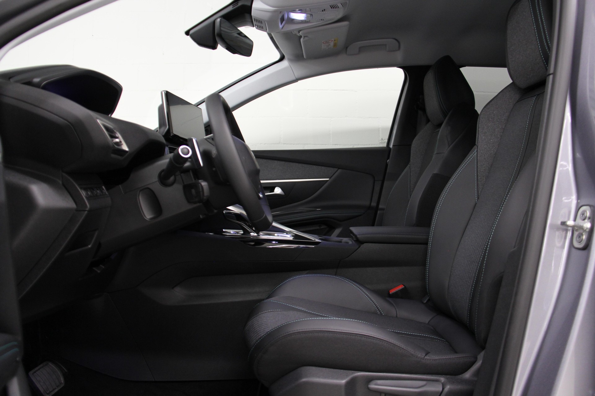PEUGEOT 3008 1.6 Plug-in Hybrid Allure Pack-image-22