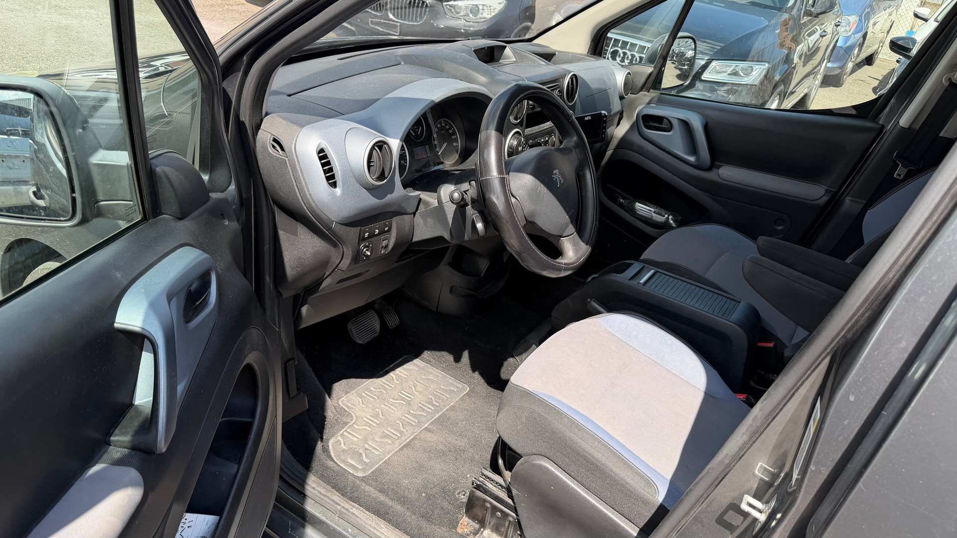 PEUGEOT Partner 1.6 e-HDI Active EGS6-image-7