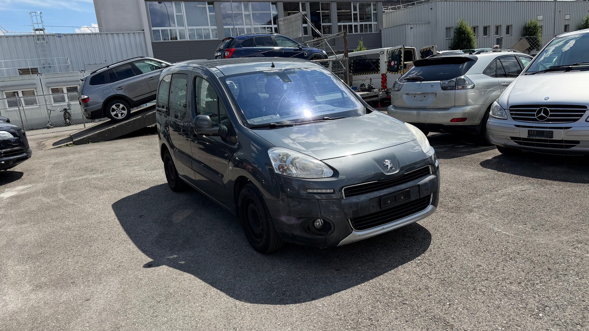 PEUGEOT Partner 1.6 e-HDI Active EGS6-image-1