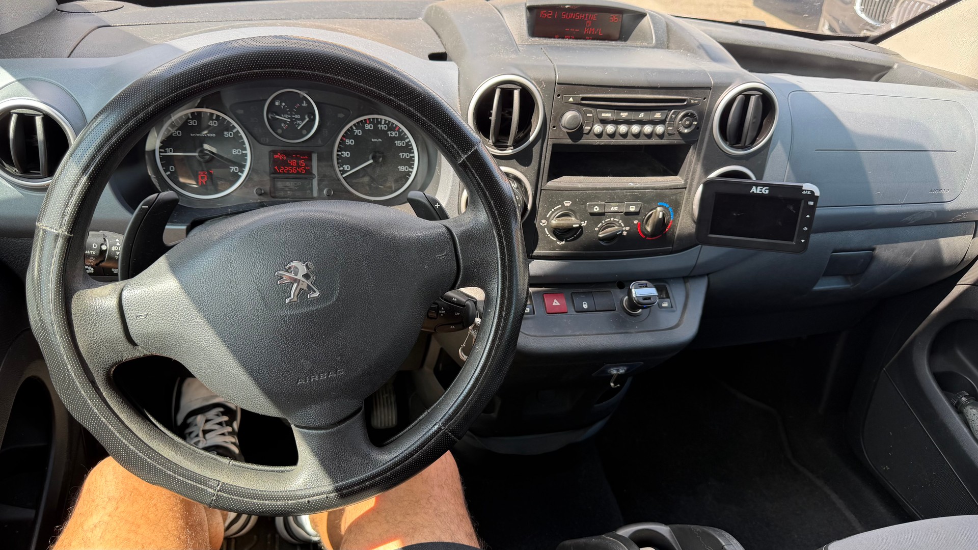 PEUGEOT Partner 1.6 e-HDI Active EGS6-image-9
