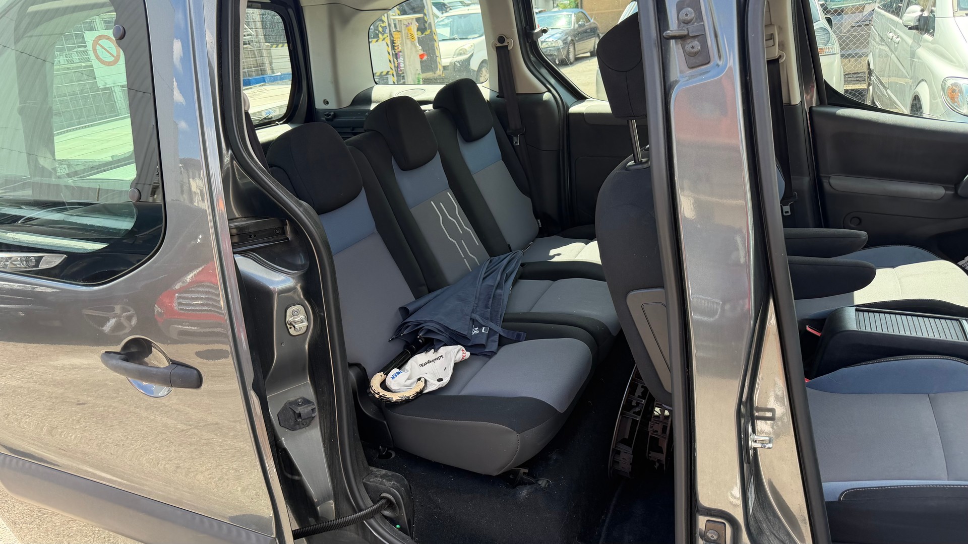 PEUGEOT Partner 1.6 e-HDI Active EGS6-image-11