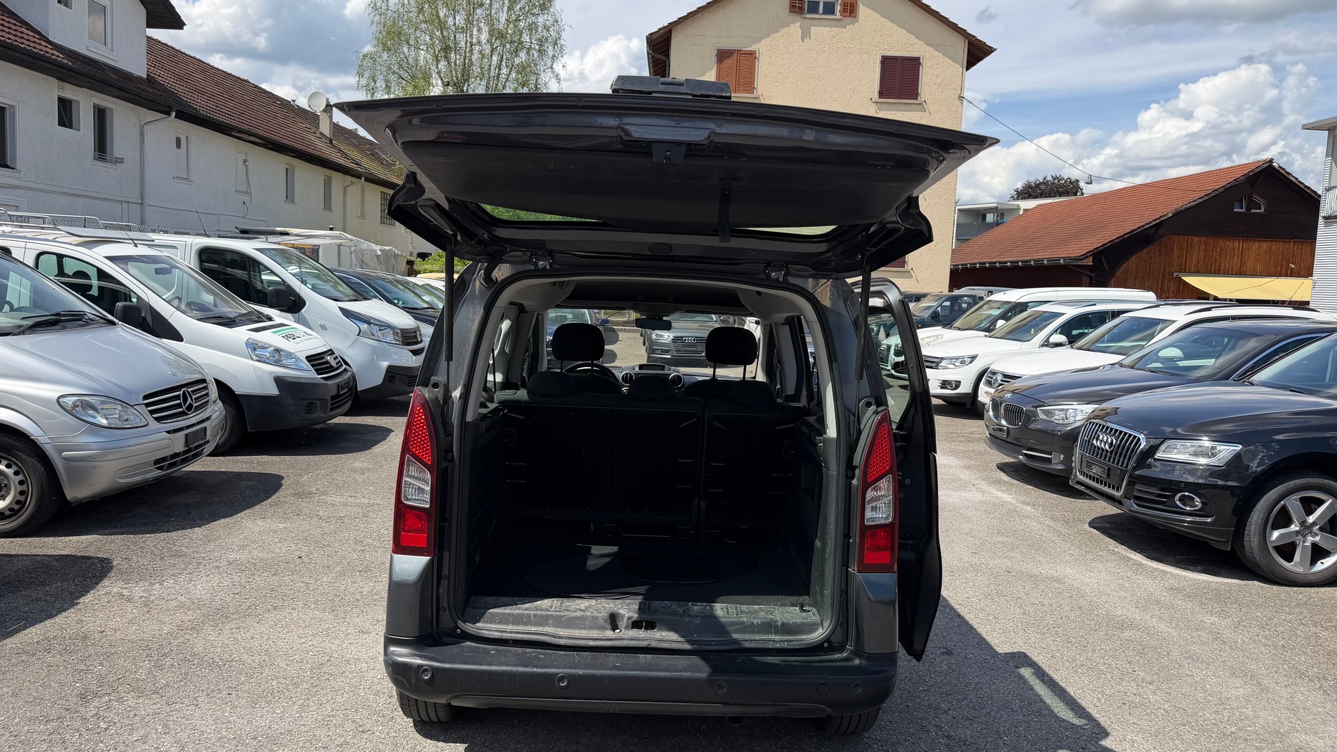PEUGEOT Partner 1.6 e-HDI Active EGS6-image-13