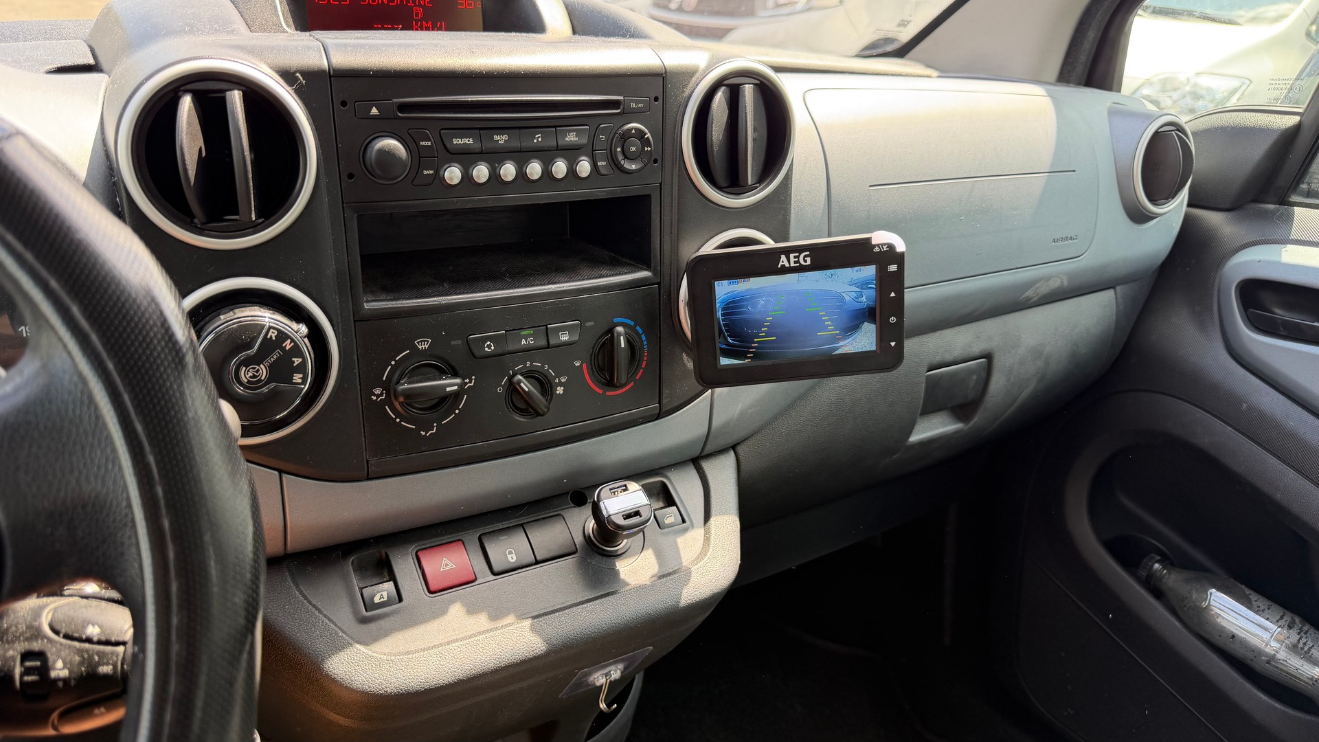 PEUGEOT Partner 1.6 e-HDI Active EGS6-image-8