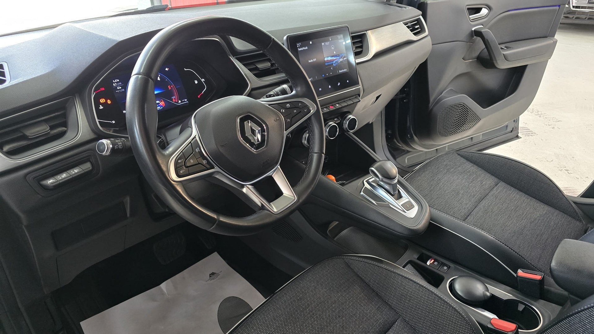RENAULT Captur 1.5 dCi Intens EDC-image-13