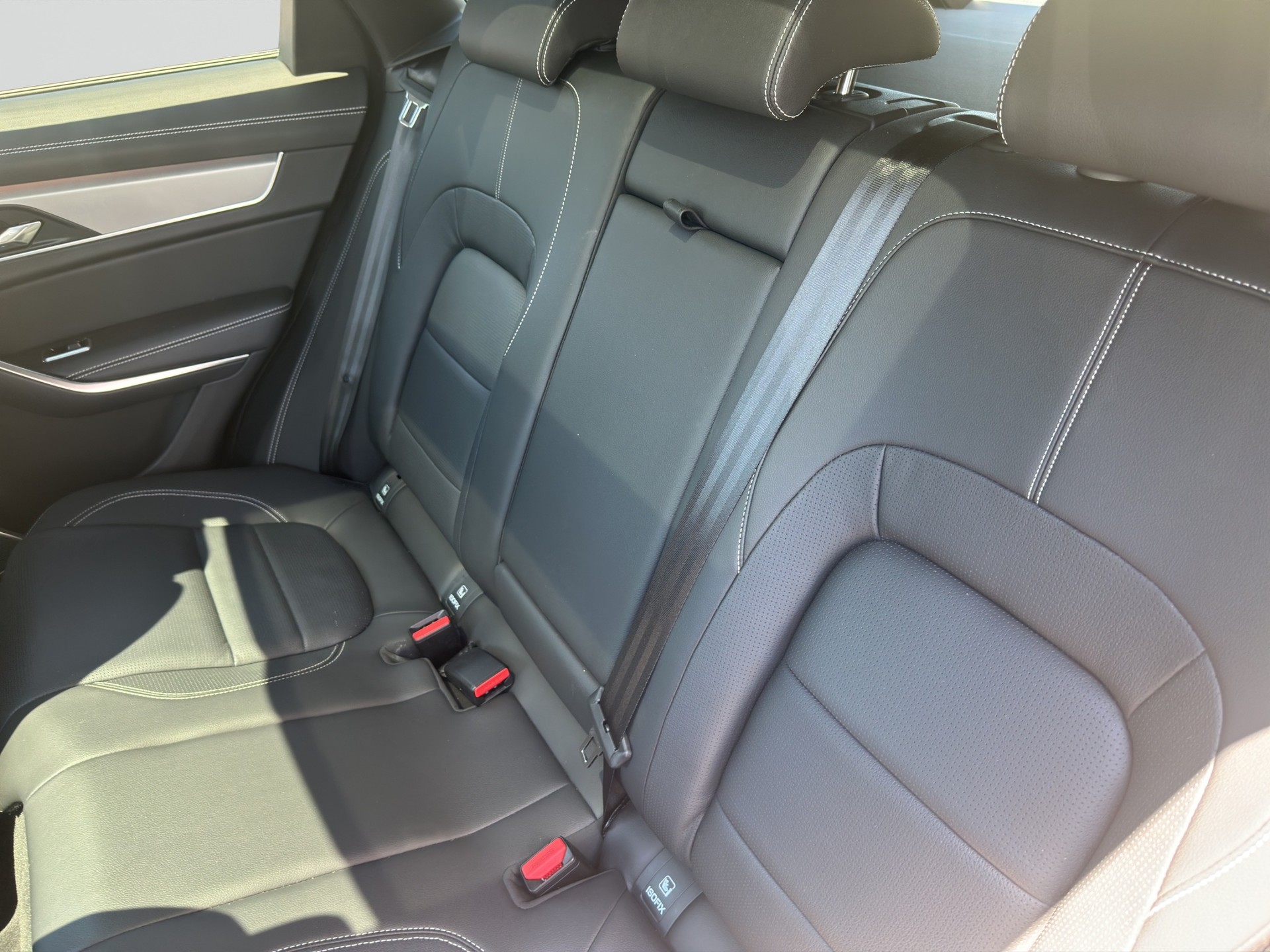 JAGUAR F-Pace 3.0 D300 R-Dynamic MHEV SE AWD-image-8