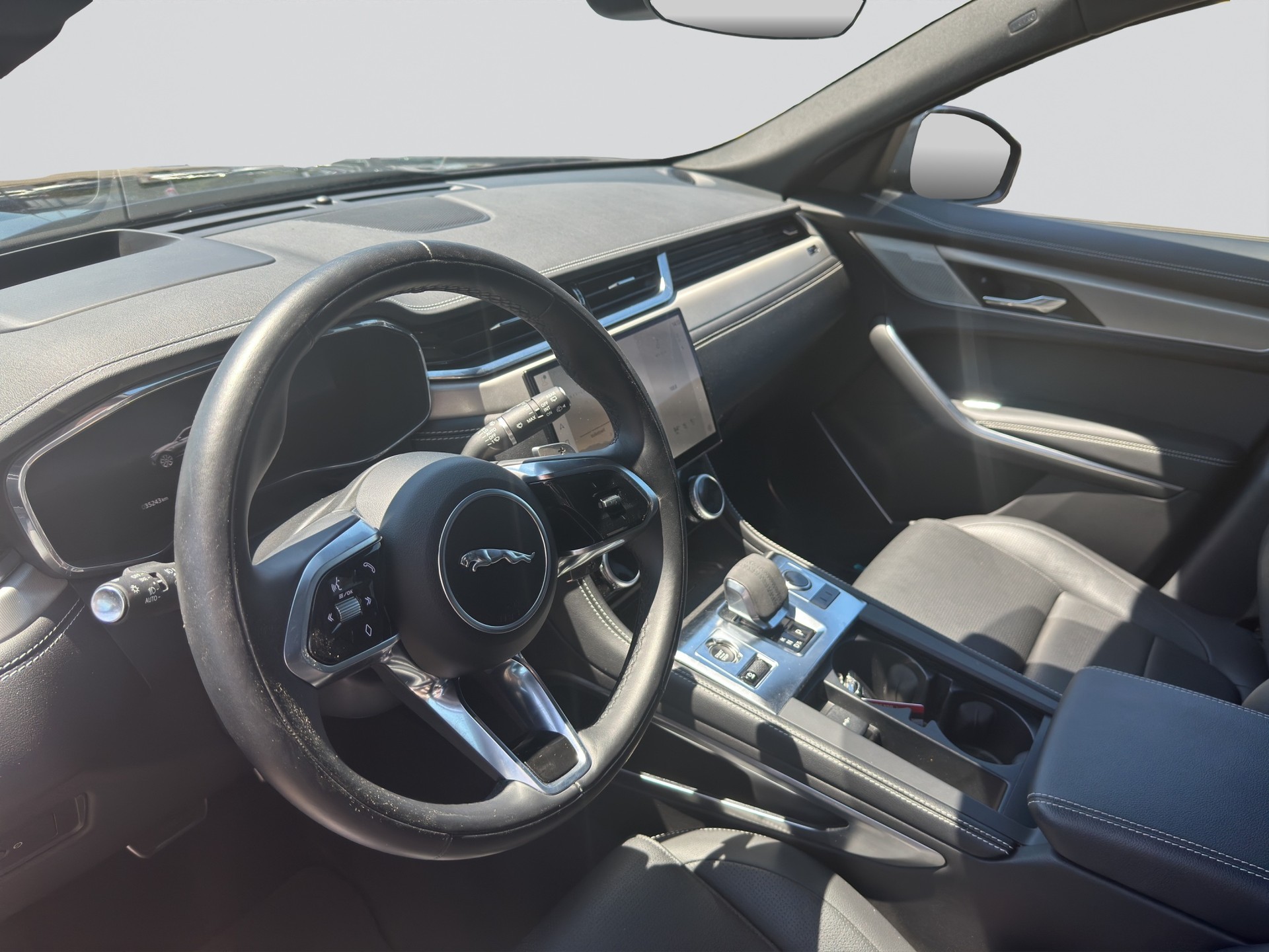 JAGUAR F-Pace 3.0 D300 R-Dynamic MHEV SE AWD-image-7