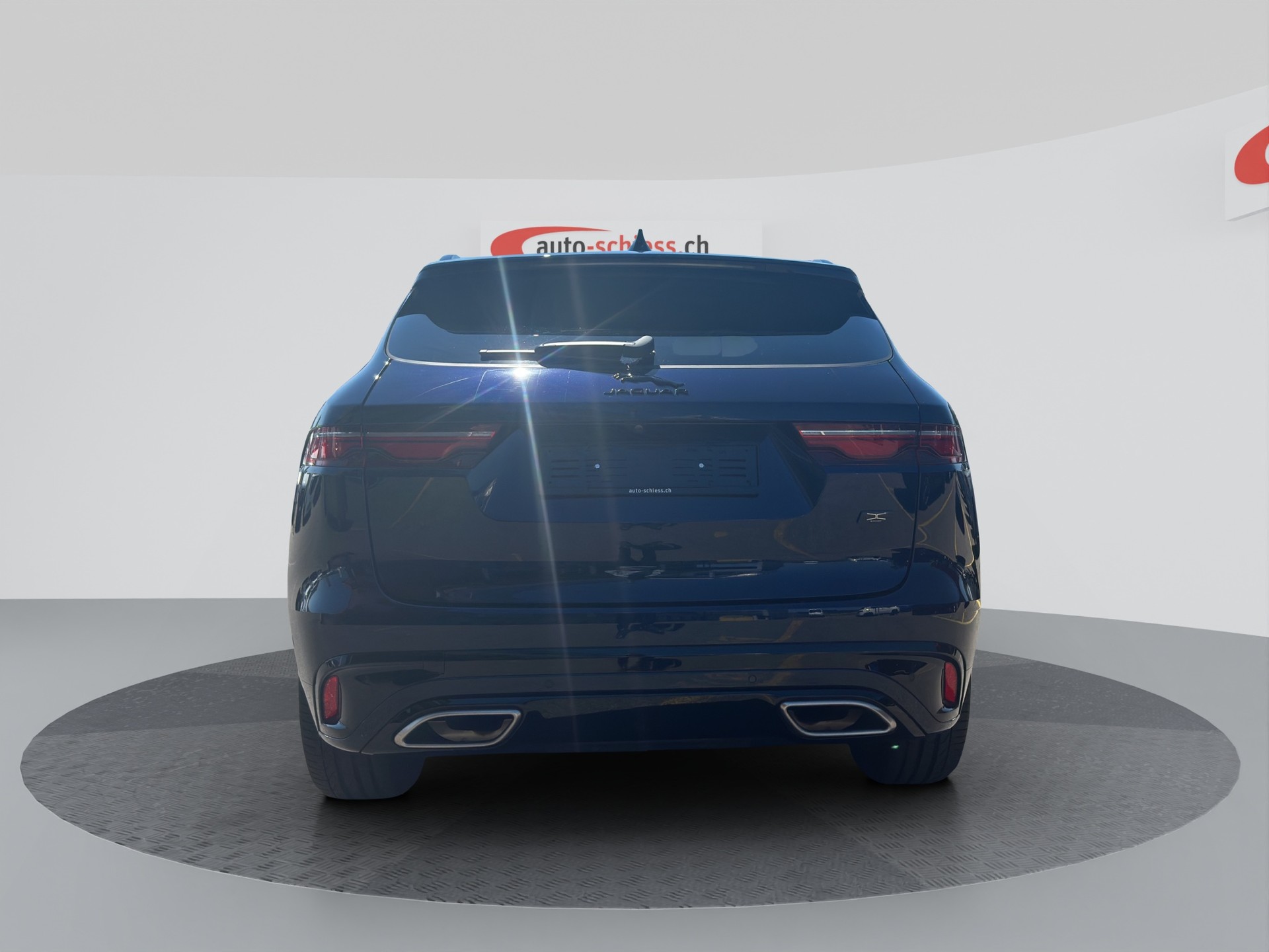 JAGUAR F-Pace 3.0 D300 R-Dynamic MHEV SE AWD-image-3
