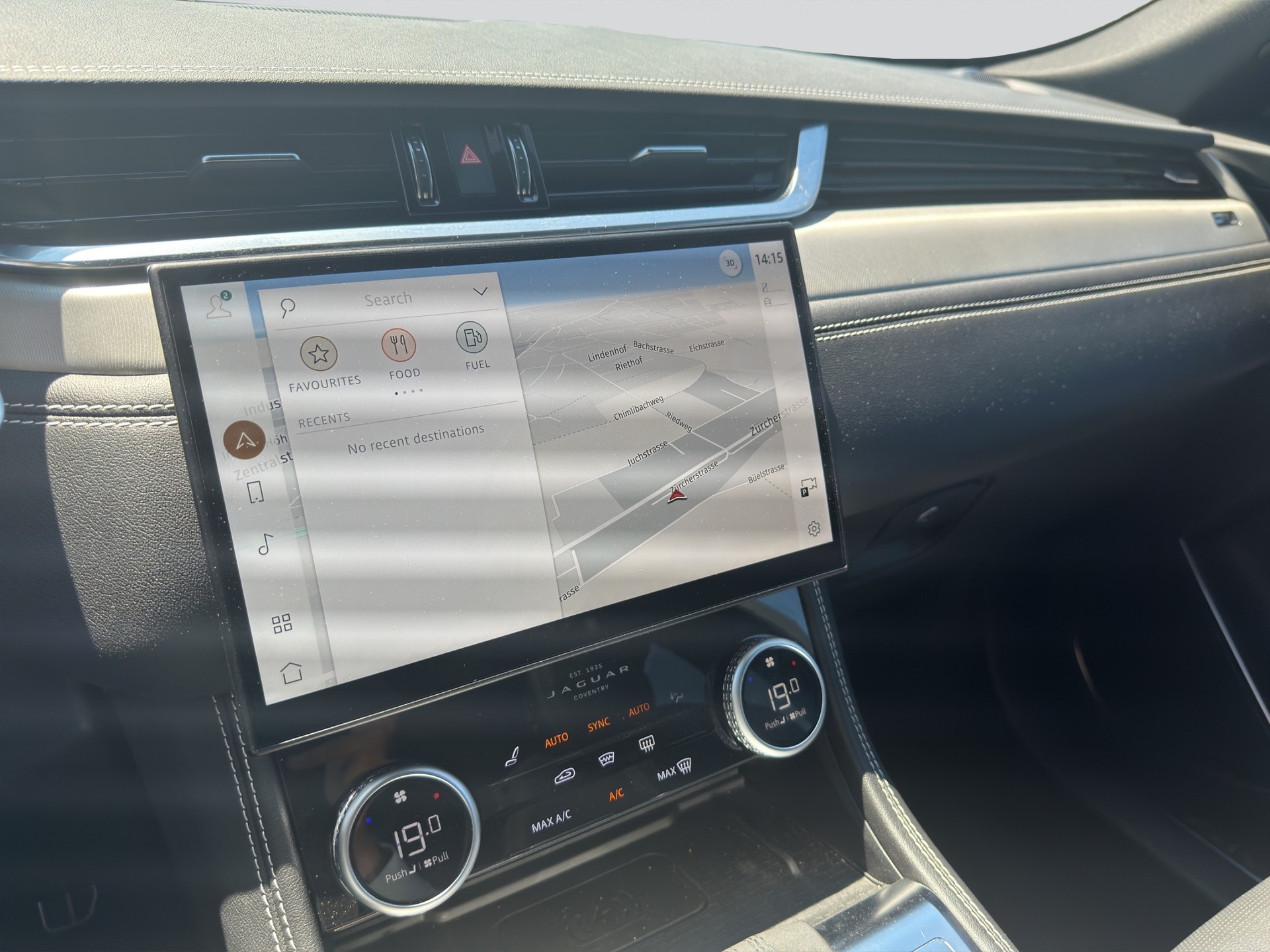 JAGUAR F-Pace 3.0 D300 R-Dynamic MHEV SE AWD-image-14