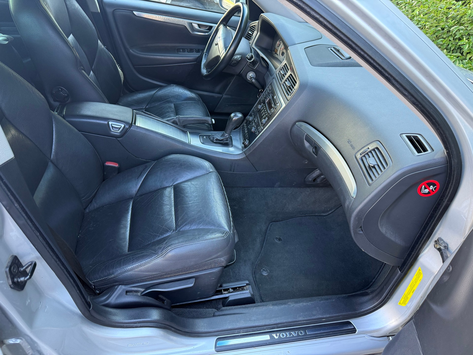 VOLVO V70 D5 AWD Summum-image-8