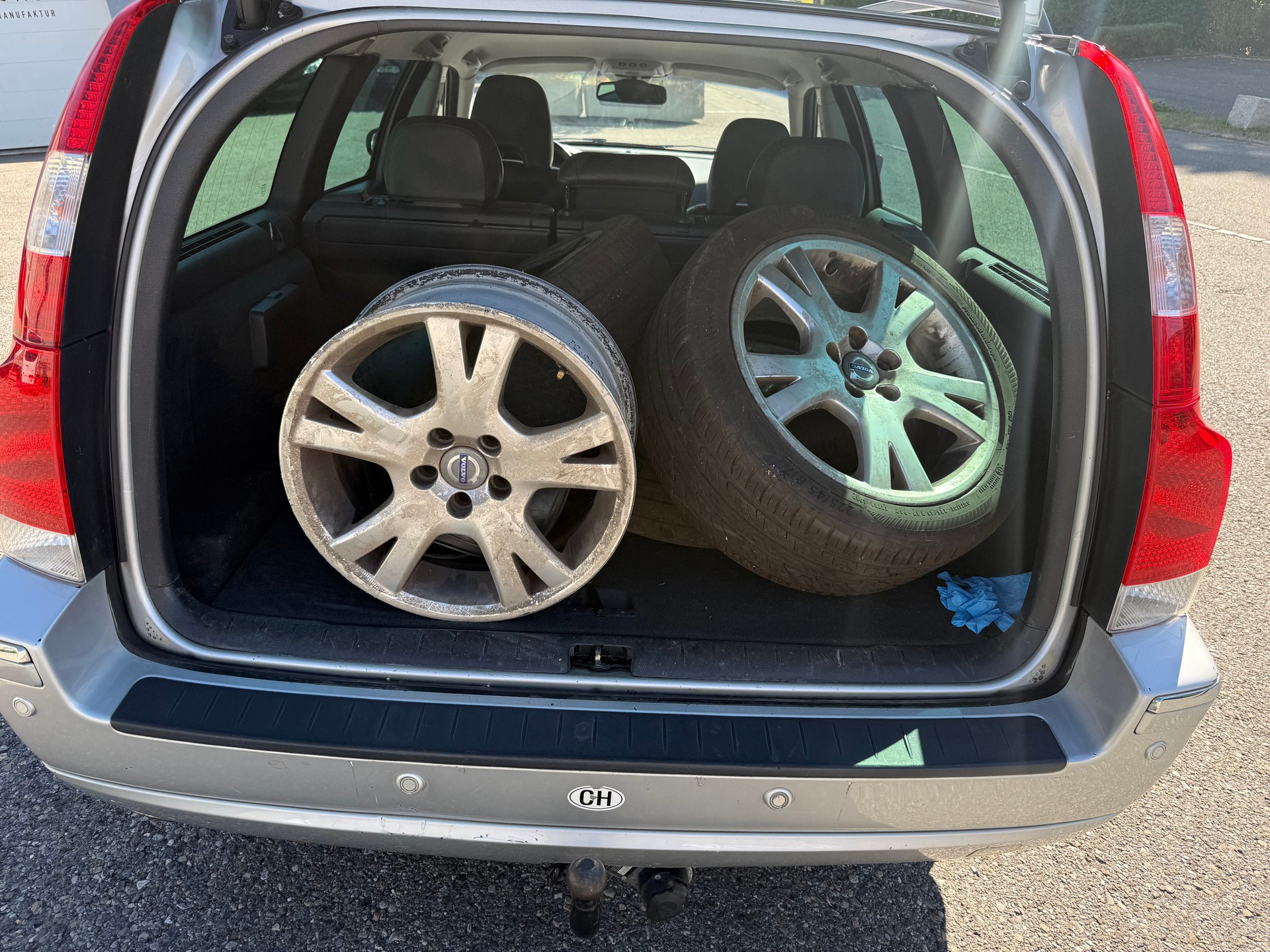 VOLVO V70 D5 AWD Summum-image-6