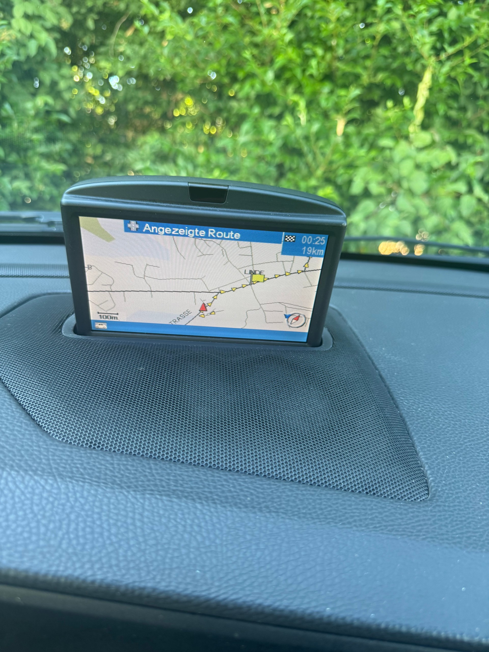 VOLVO V70 D5 AWD Summum-image-15
