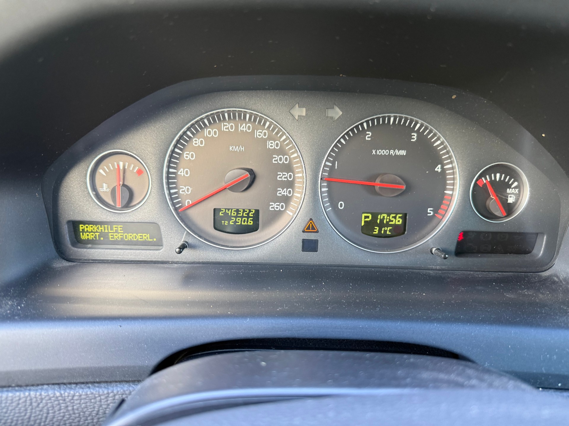 VOLVO V70 D5 AWD Summum-image-13