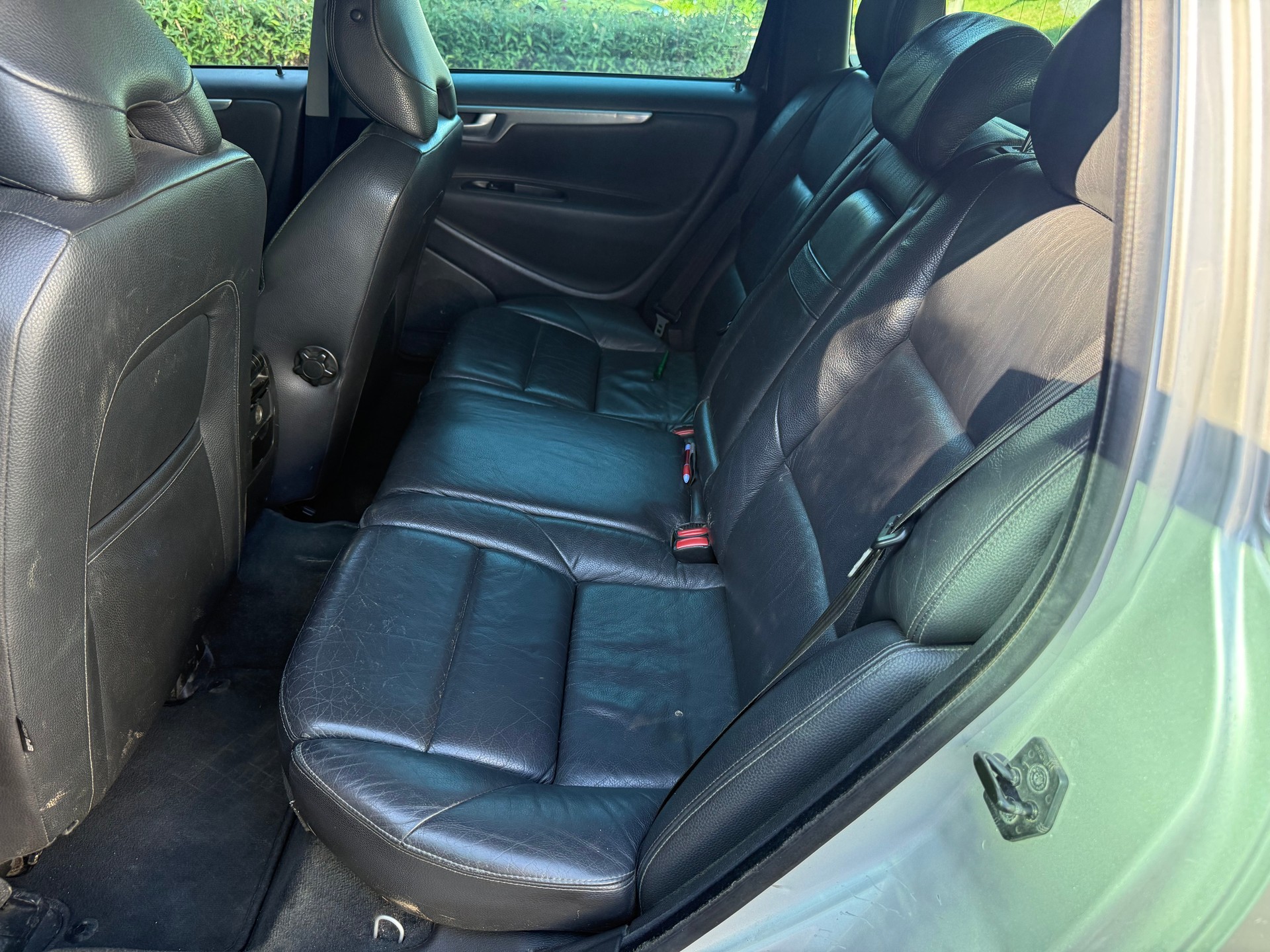 VOLVO V70 D5 AWD Summum-image-9