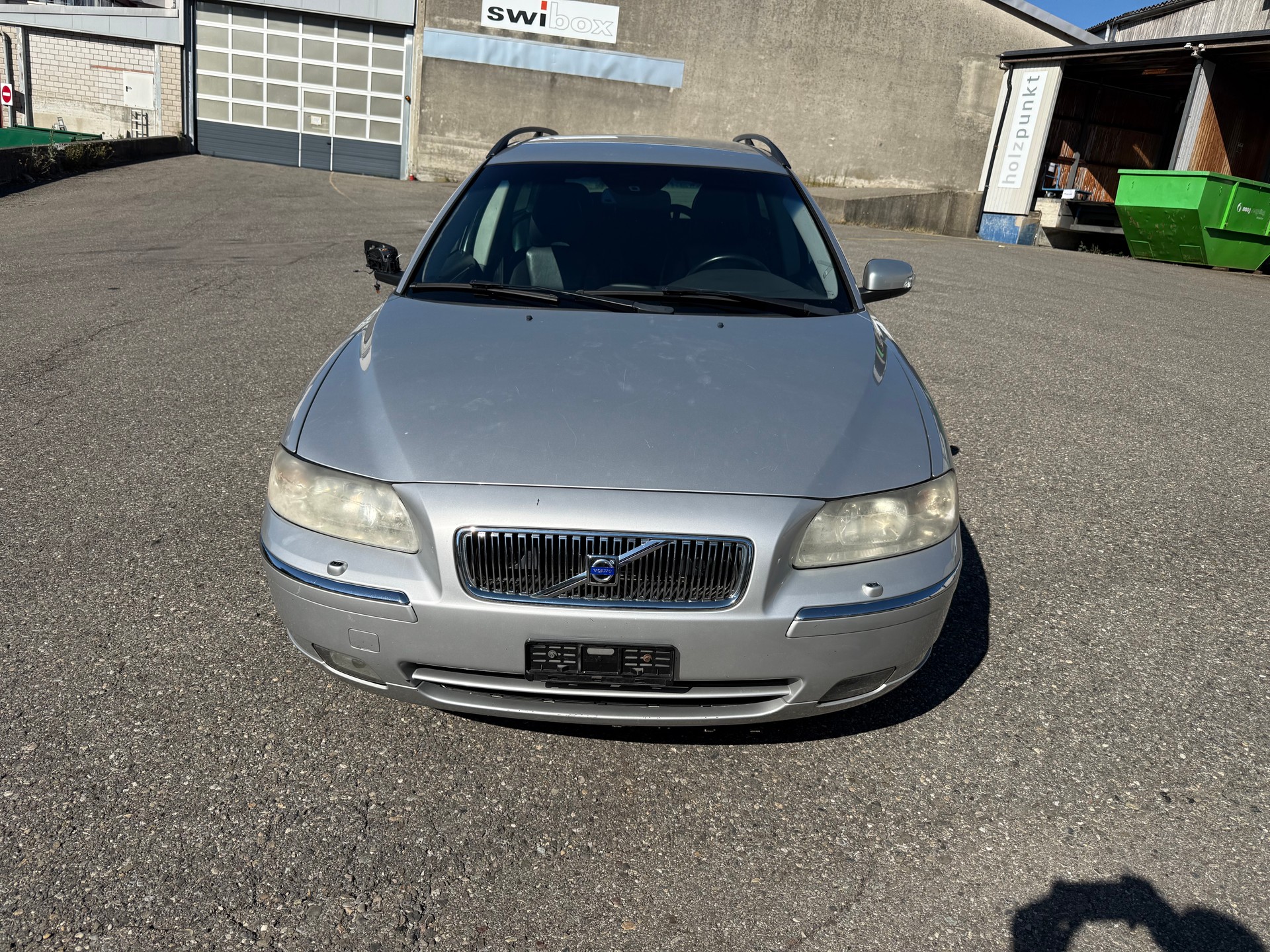 VOLVO V70 D5 AWD Summum-image-0