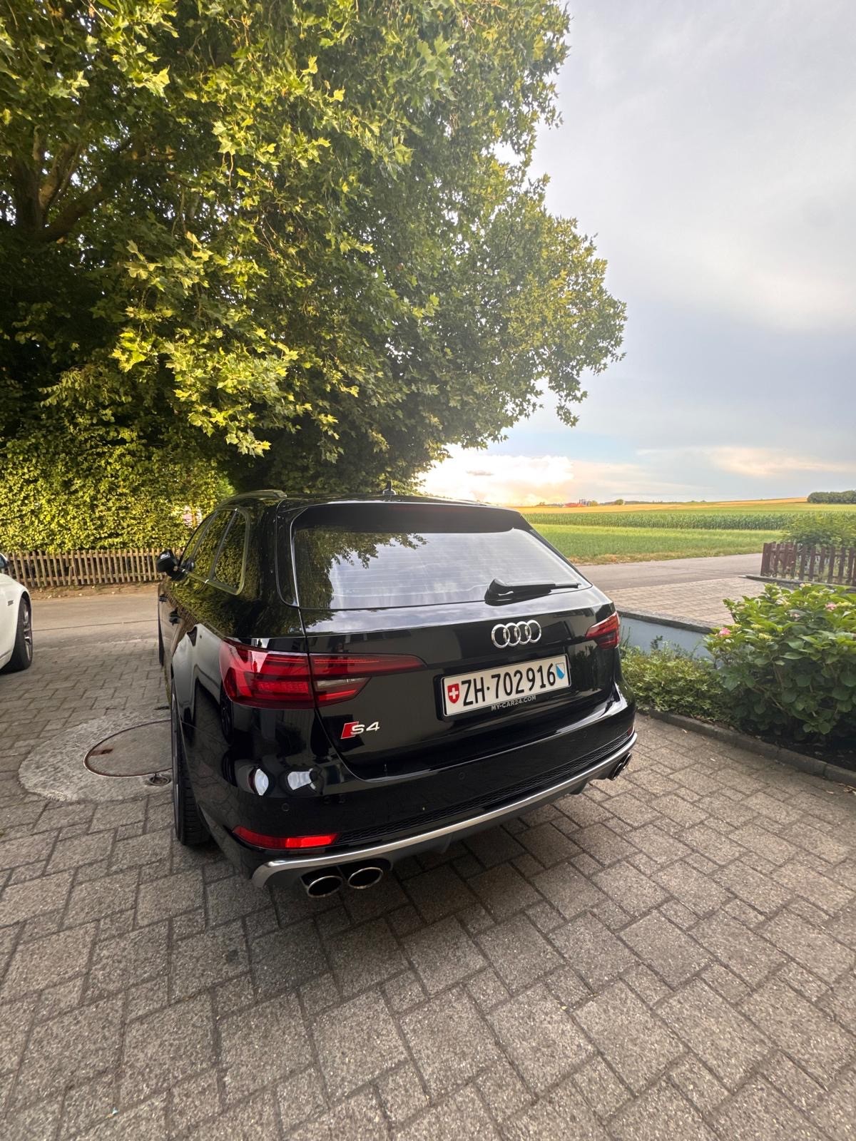 AUDI S4-image-2