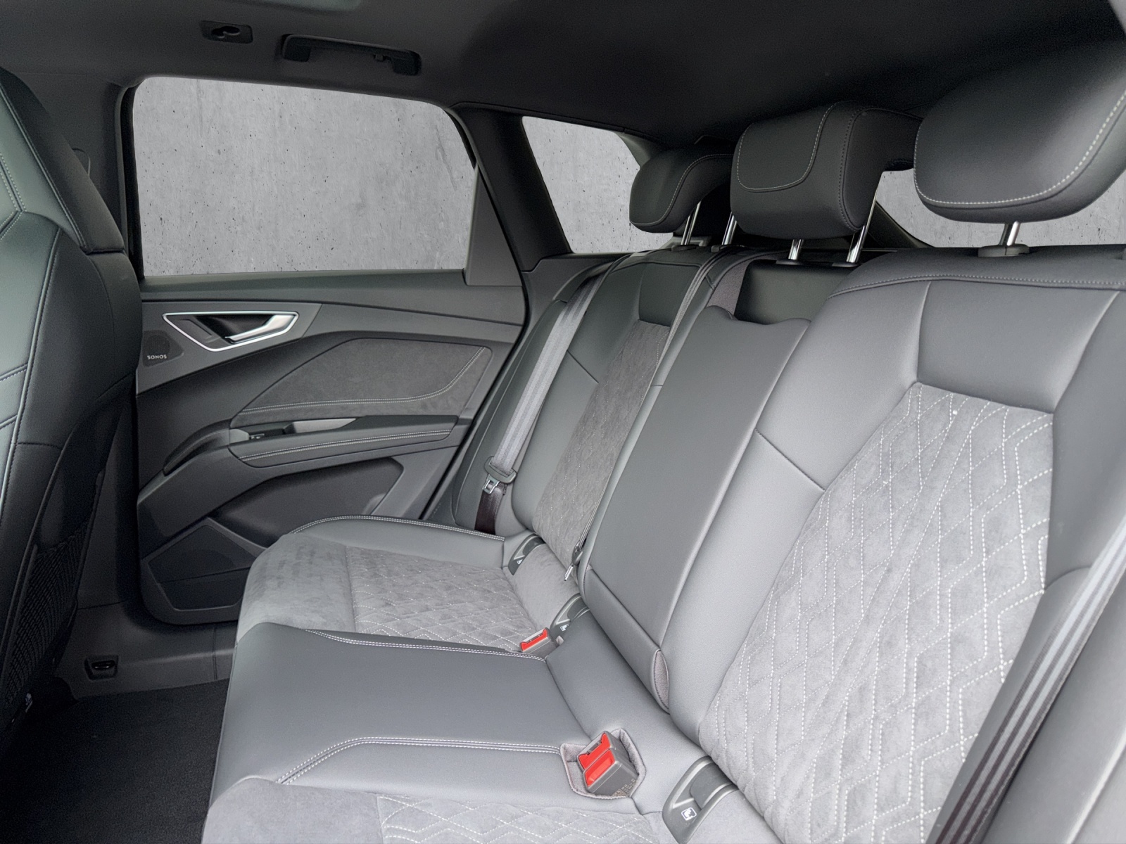 AUDI Q4 e-tron SUV quattro performance-image-13