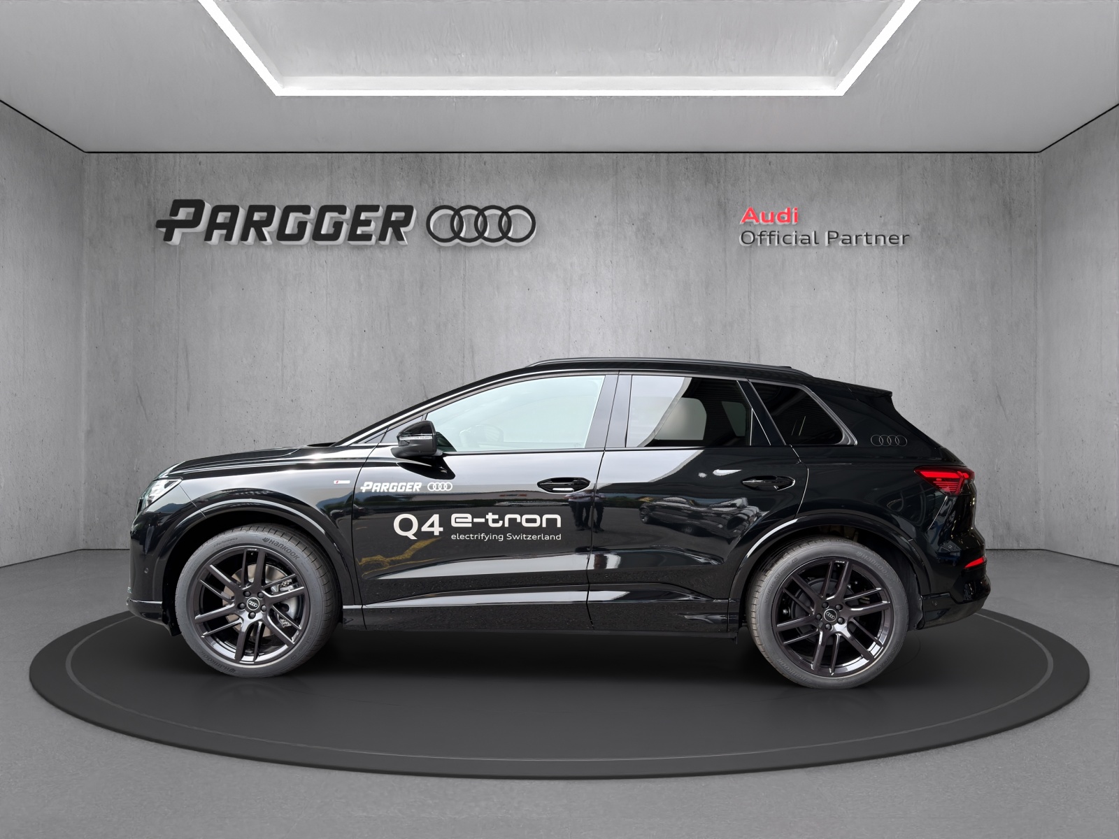 AUDI Q4 e-tron SUV quattro performance-showroom-element-2