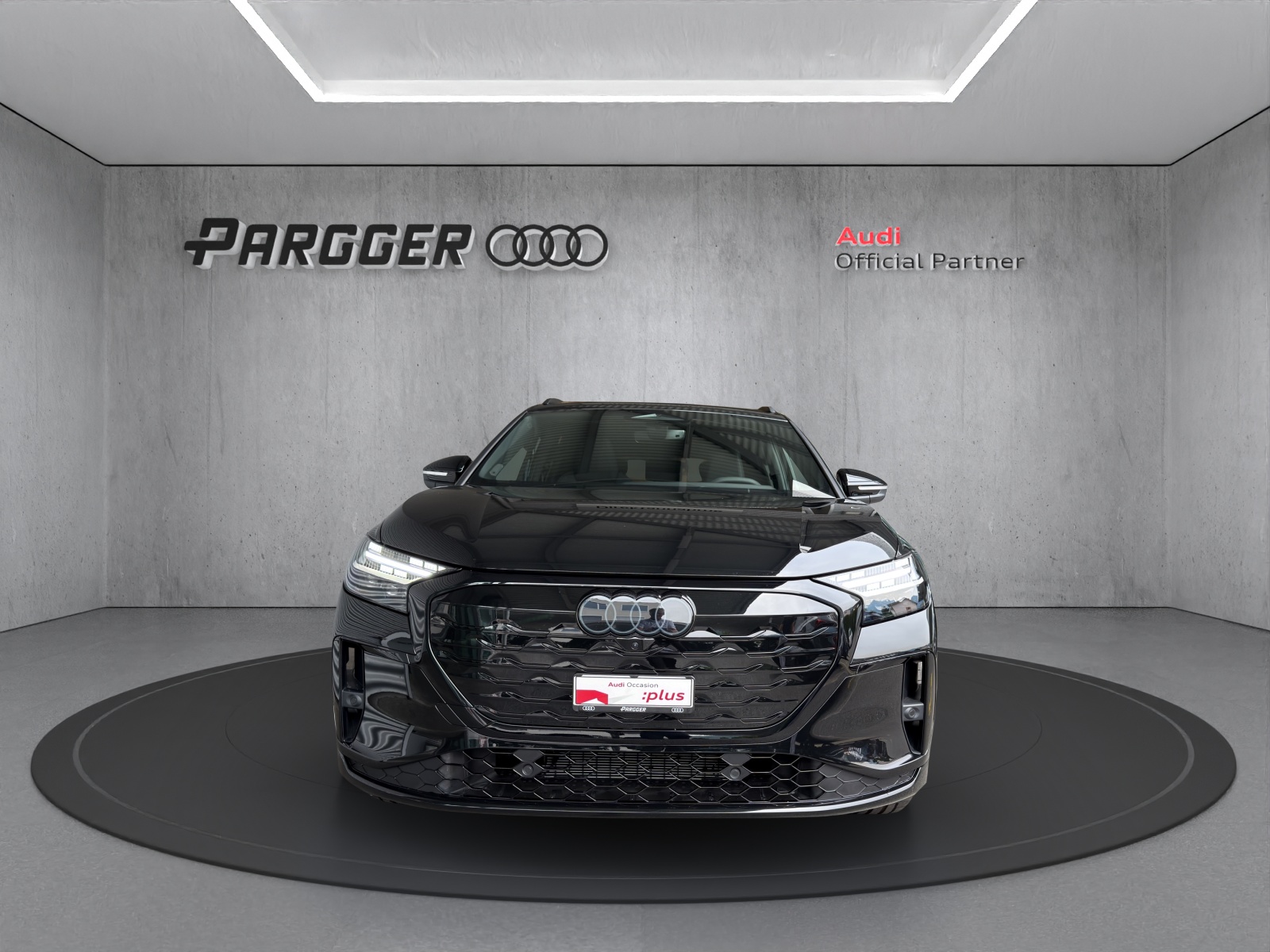 AUDI Q4 e-tron SUV quattro performance-showroom-element-1