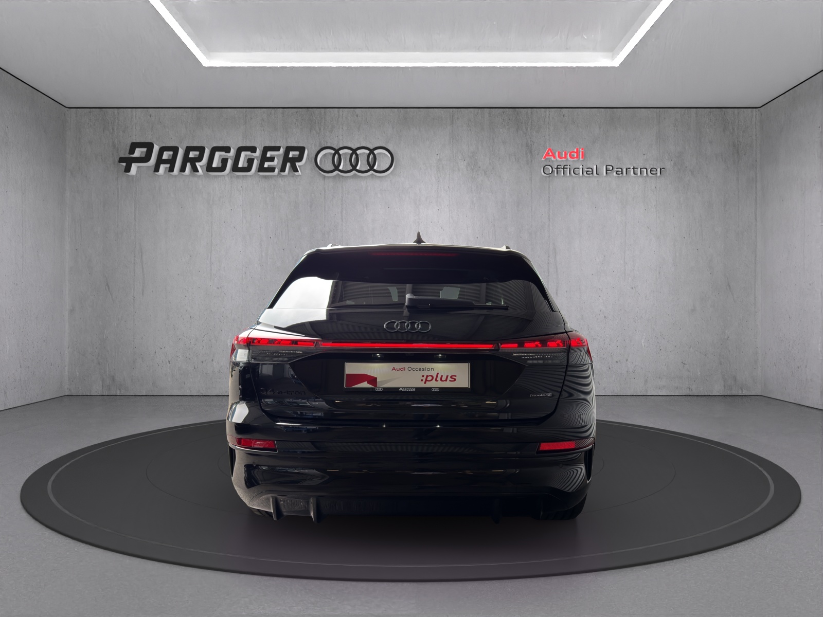 AUDI Q4 e-tron SUV quattro performance-showroom-element-3