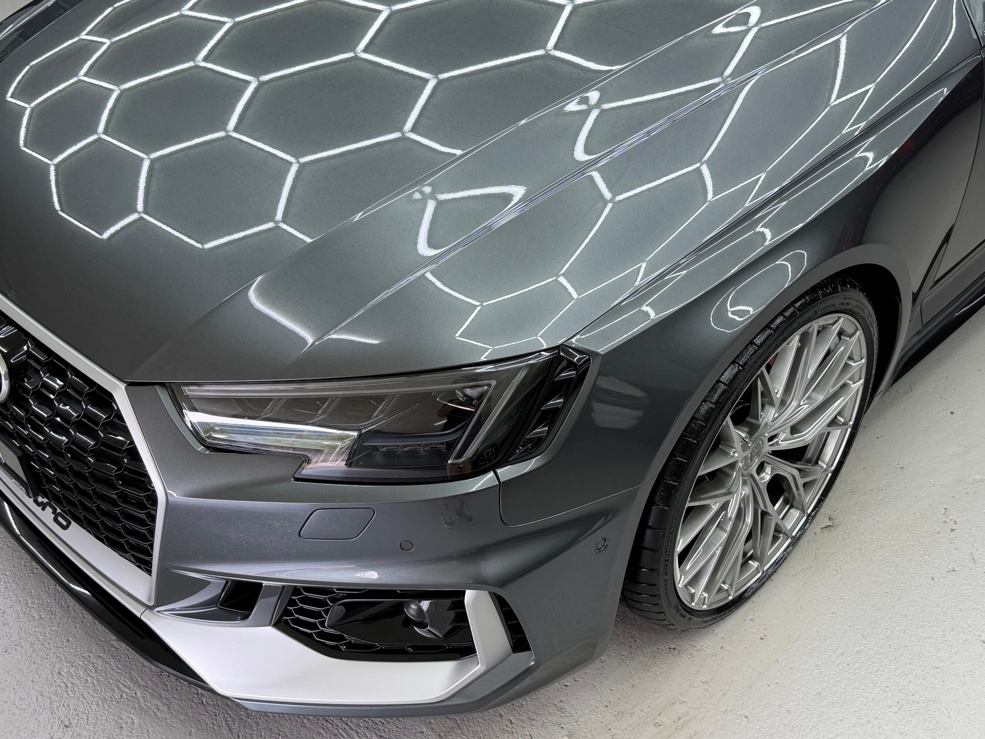 AUDI RS4 Avant 2.9 TFSI quattro tiptronic *20’ Silver wheels / Full options / no FAP/OPF / CH auto*-image-3