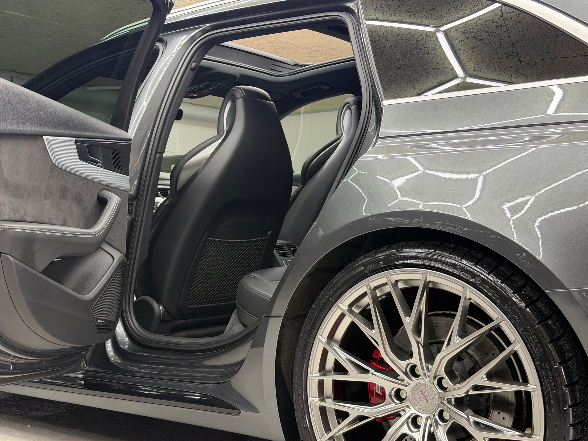 AUDI RS4 Avant 2.9 TFSI quattro tiptronic *20’ Silver wheels / Full options / no FAP/OPF / CH auto*-image-12