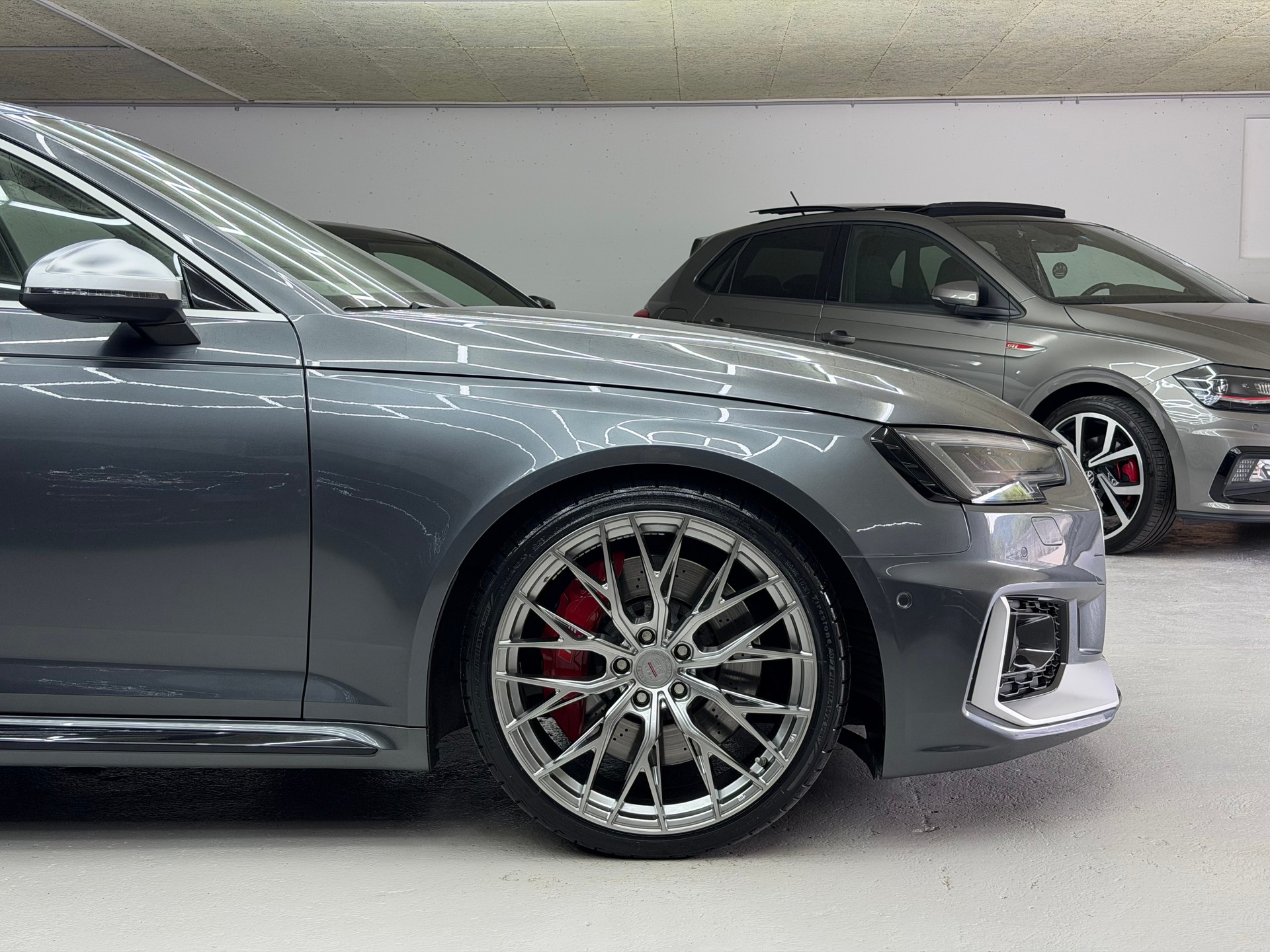 AUDI RS4 Avant 2.9 TFSI quattro tiptronic *20’ Silver wheels / Full options / no FAP/OPF / CH auto*-image-4