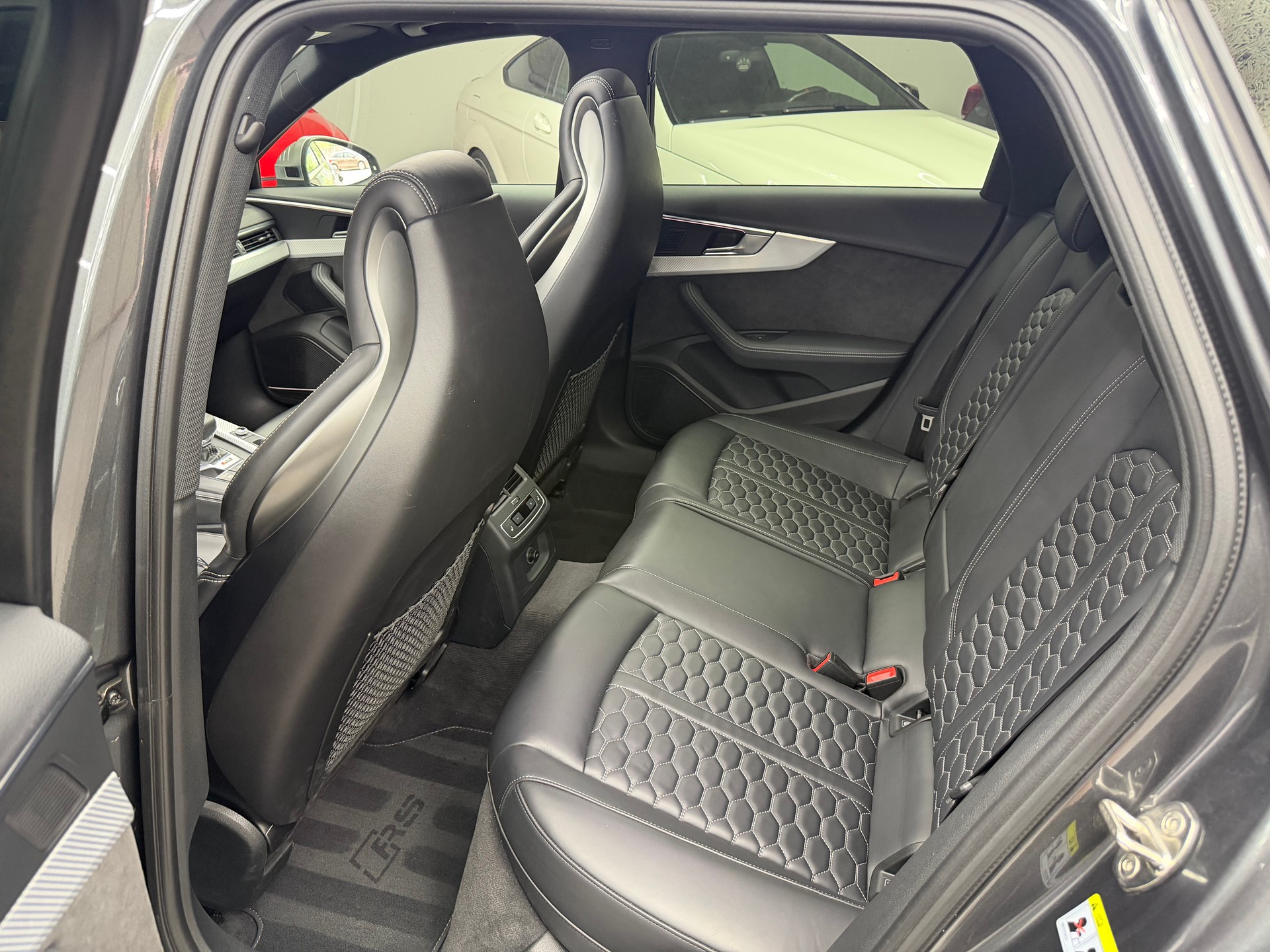 AUDI RS4 Avant 2.9 TFSI quattro tiptronic *20’ Silver wheels / Full options / no FAP/OPF / CH auto*-image-13