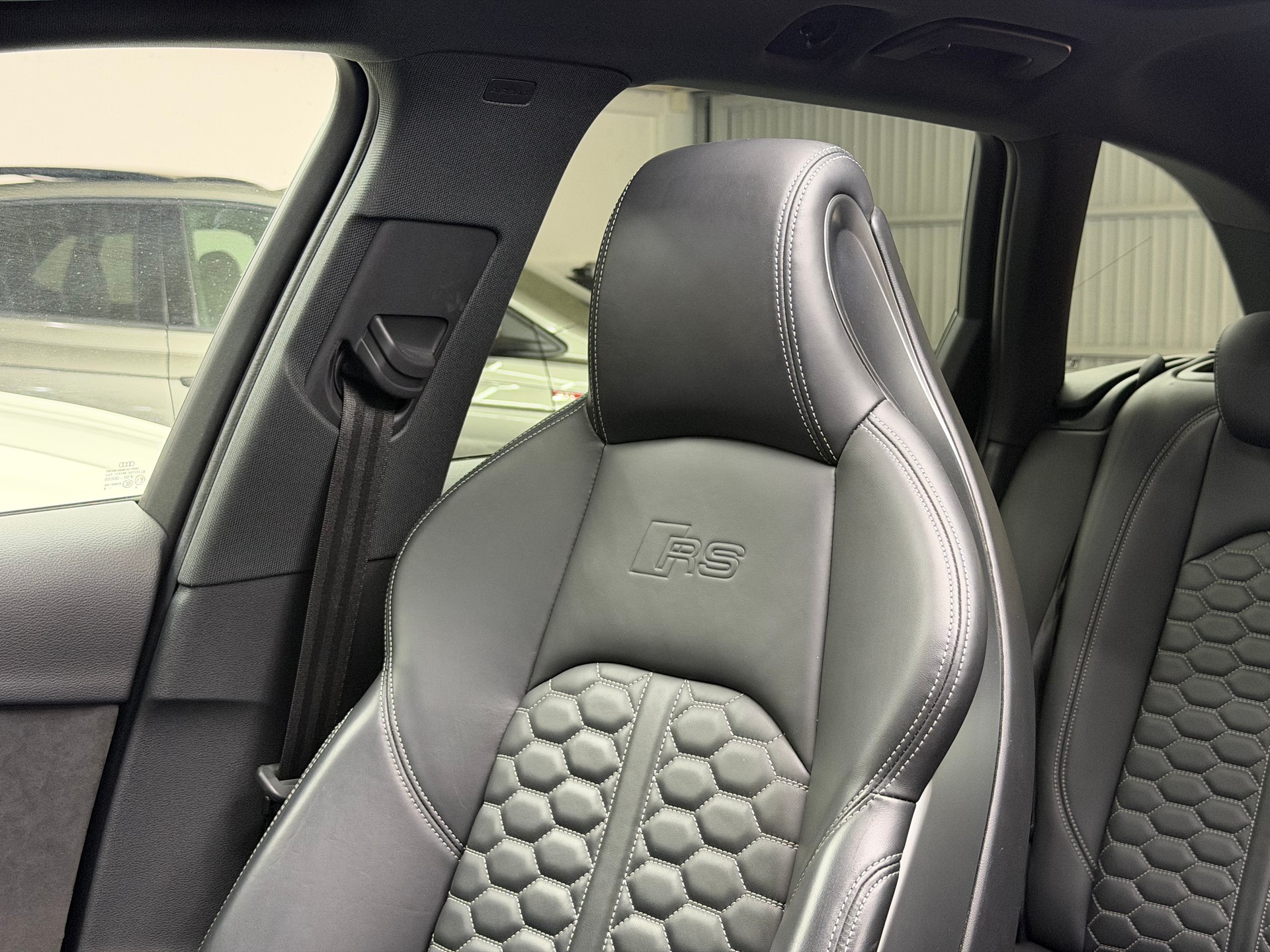 AUDI RS4 Avant 2.9 TFSI quattro tiptronic *20’ Silver wheels / Full options / no FAP/OPF / CH auto*-image-9