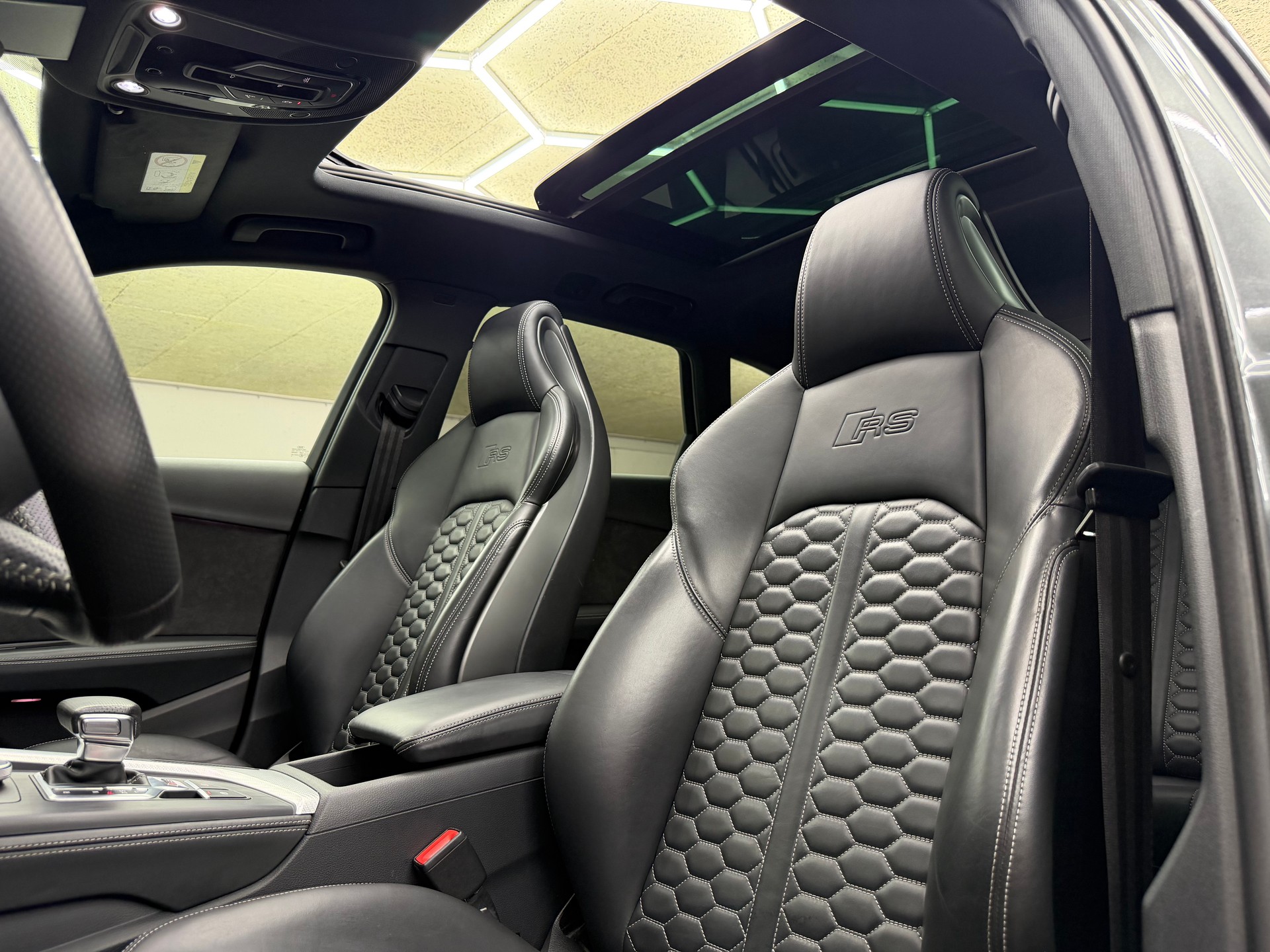 AUDI RS4 Avant 2.9 TFSI quattro tiptronic *20’ Silver wheels / Full options / no FAP/OPF / CH auto*-image-8