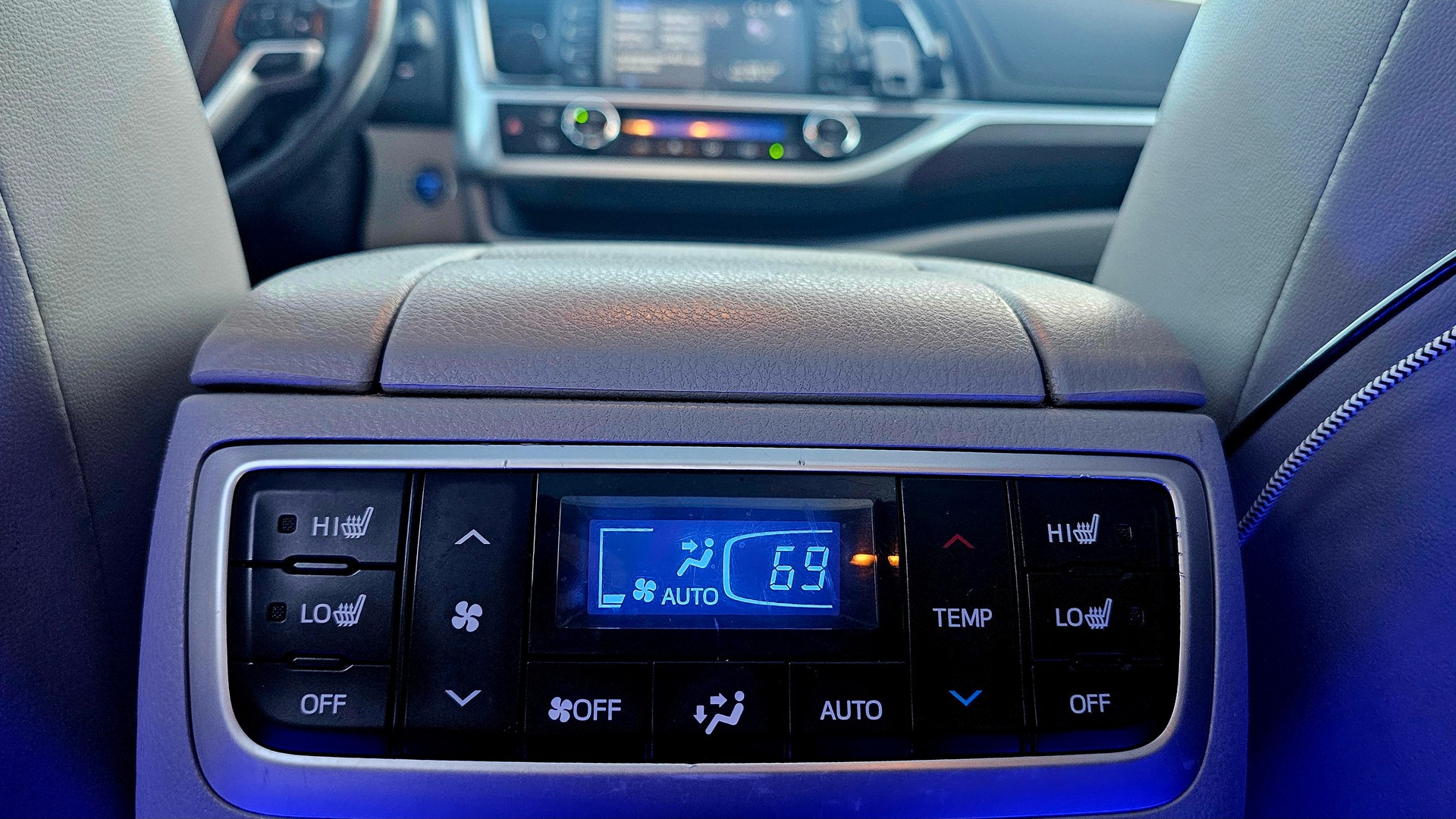 TOYOTA Highlander-image-16