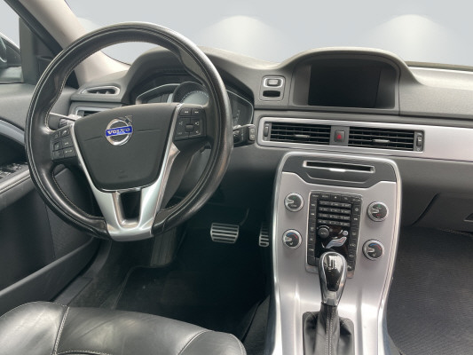 VOLVO V70 D4 Summum Dynamic Ed-image-4