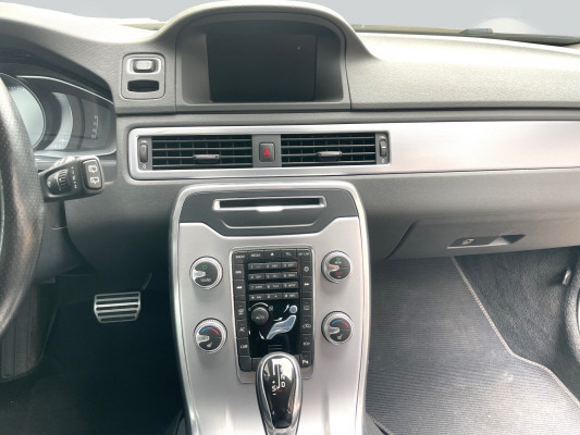 VOLVO V70 D4 Summum Dynamic Ed-image-5
