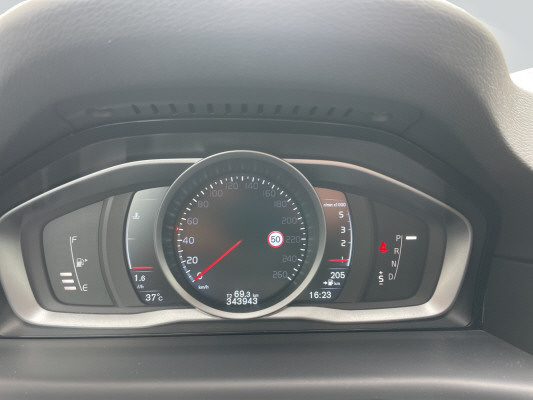 VOLVO V70 D4 Summum Dynamic Ed-image-10