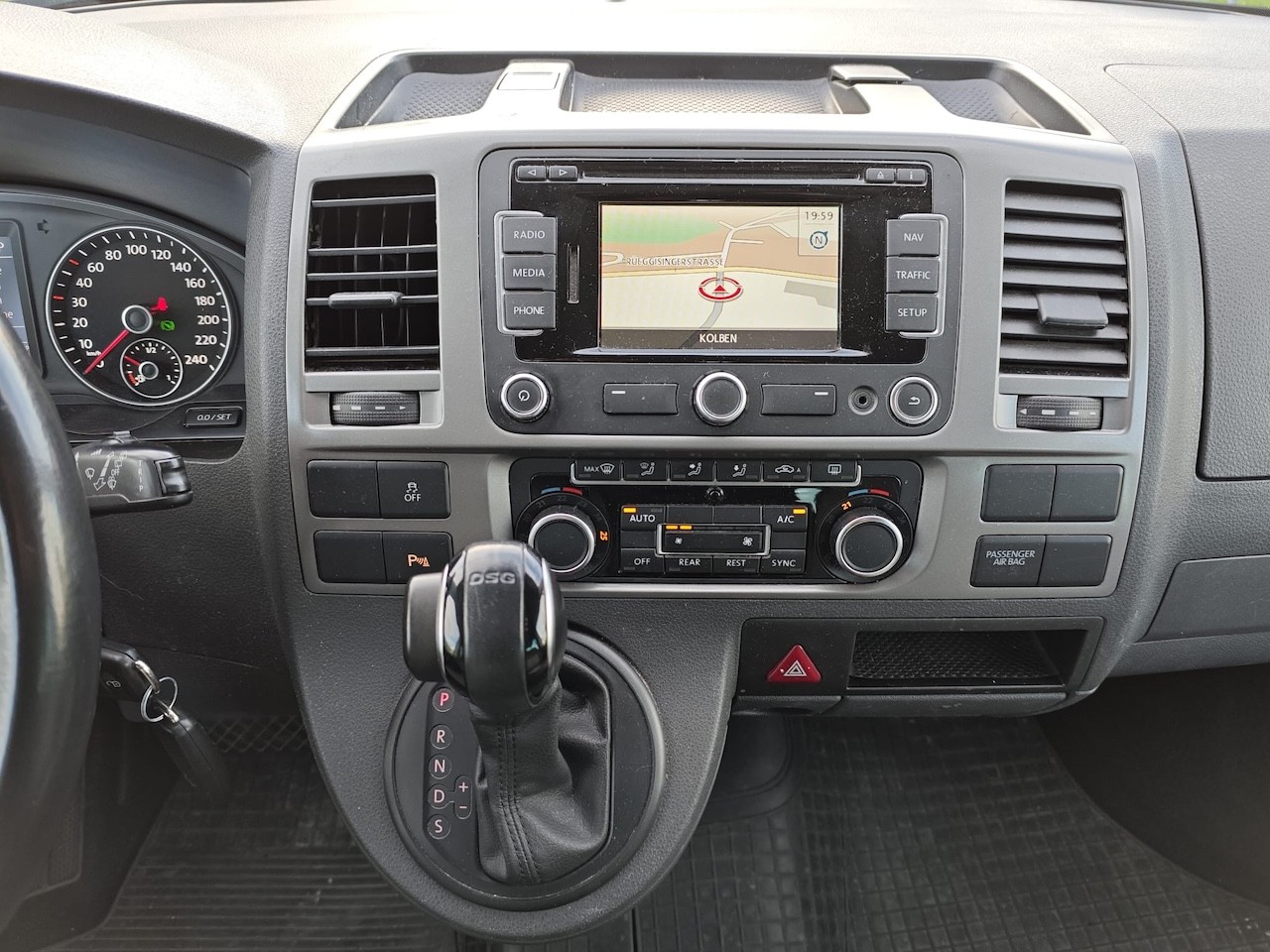 VW T5 Caravelle Comfortline 2.0 TDI CR 4Motion DSG-image-18