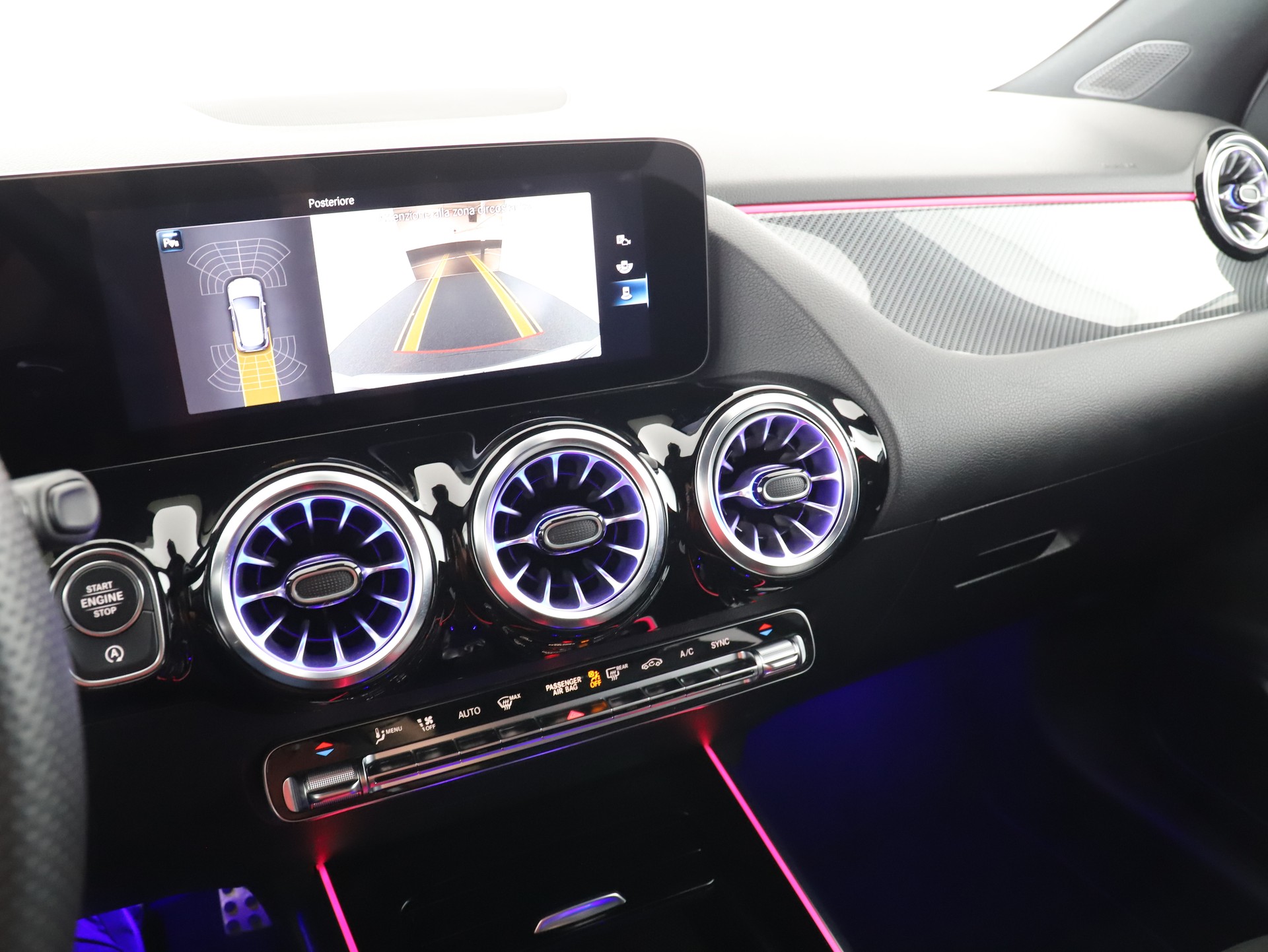 MERCEDES-BENZ GLA 200 AMG Line-image-11